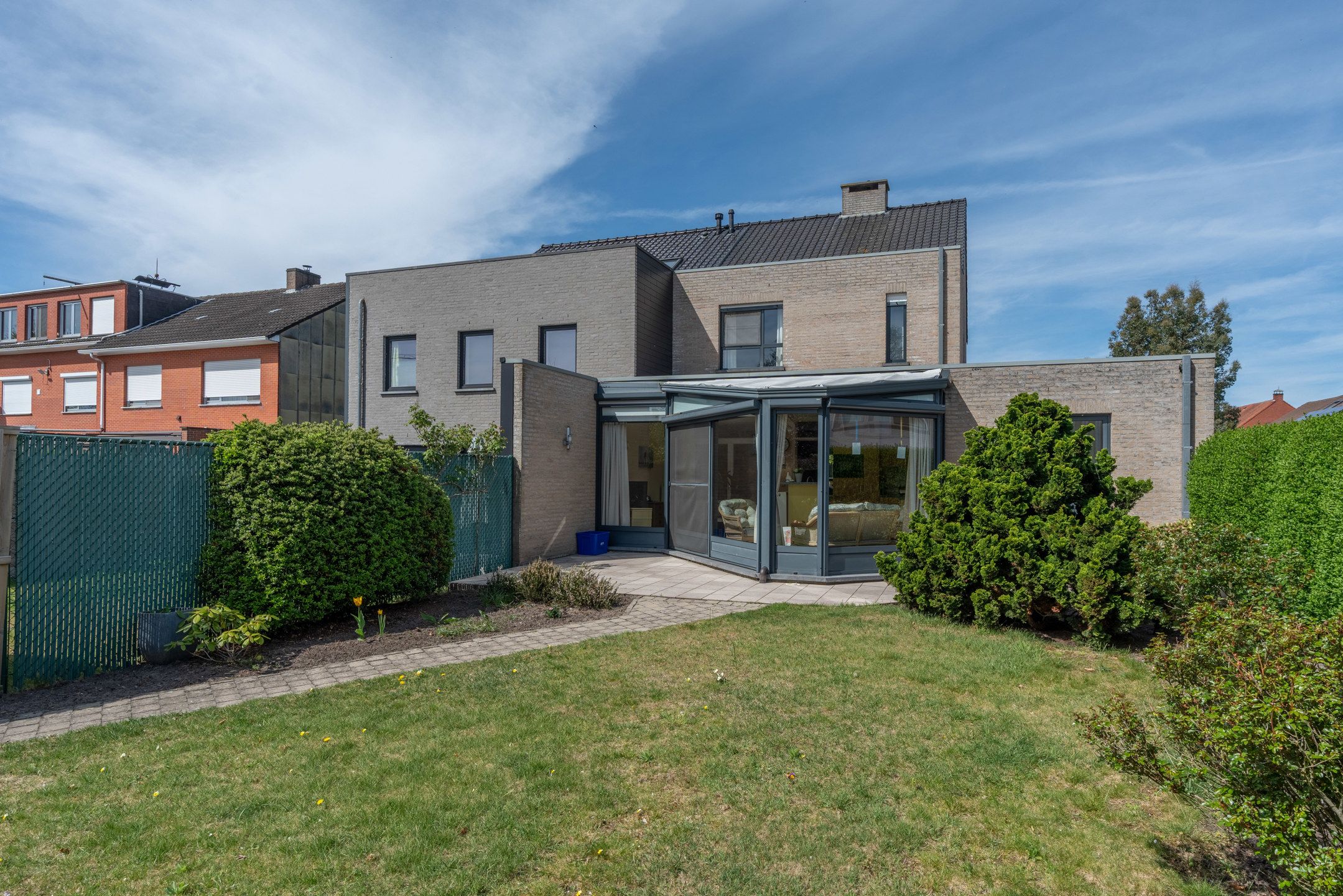 Gunstig gelegen woning (2003) op mooi perceel van 529 m² foto 2
