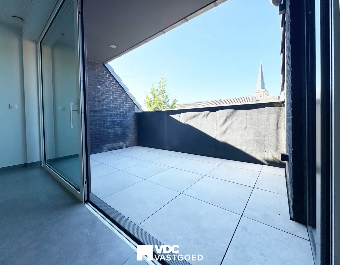 Ruim en modern duplex-appartement met 3 slaapkamers en twee parkeerplaatsen foto 6