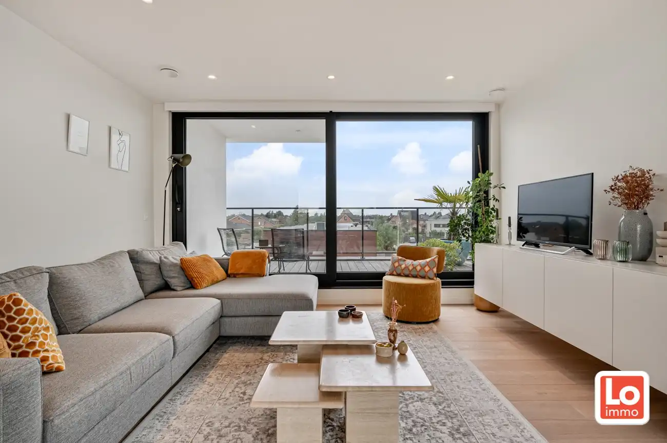 VERKOCHT! Luxe Penthouse met 1 slaapkamer en 2 grote terrassen op een topligging in het centrum van Lochristi! foto 8