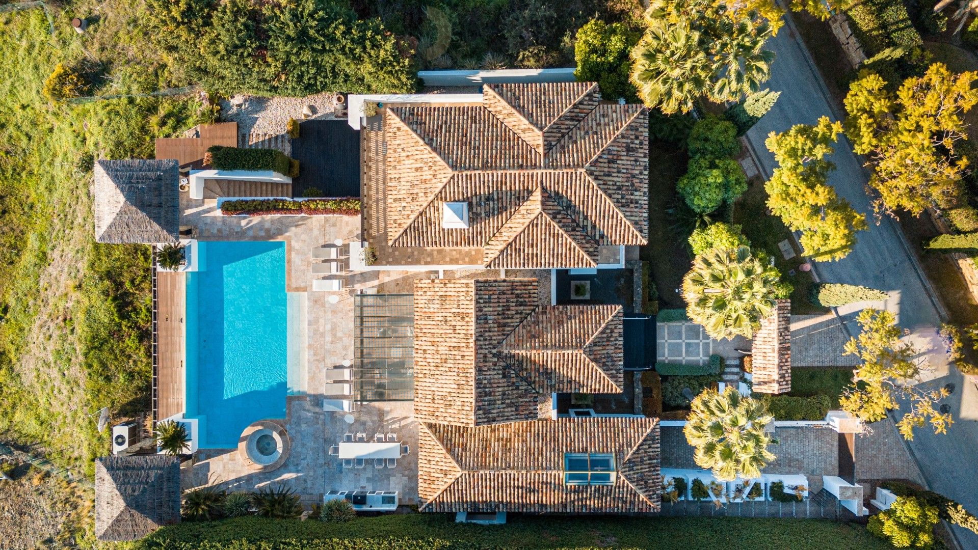 Deze vorstelijke luxe villa ligt majestueus in Los Flamingos, Benahavis. foto 15