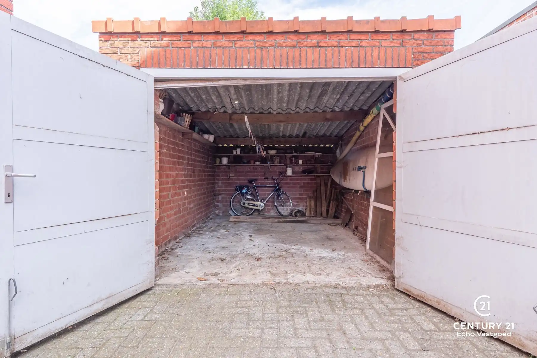 Karaktervolle te renoveren halfopen bebouwing op toplocatie foto 27