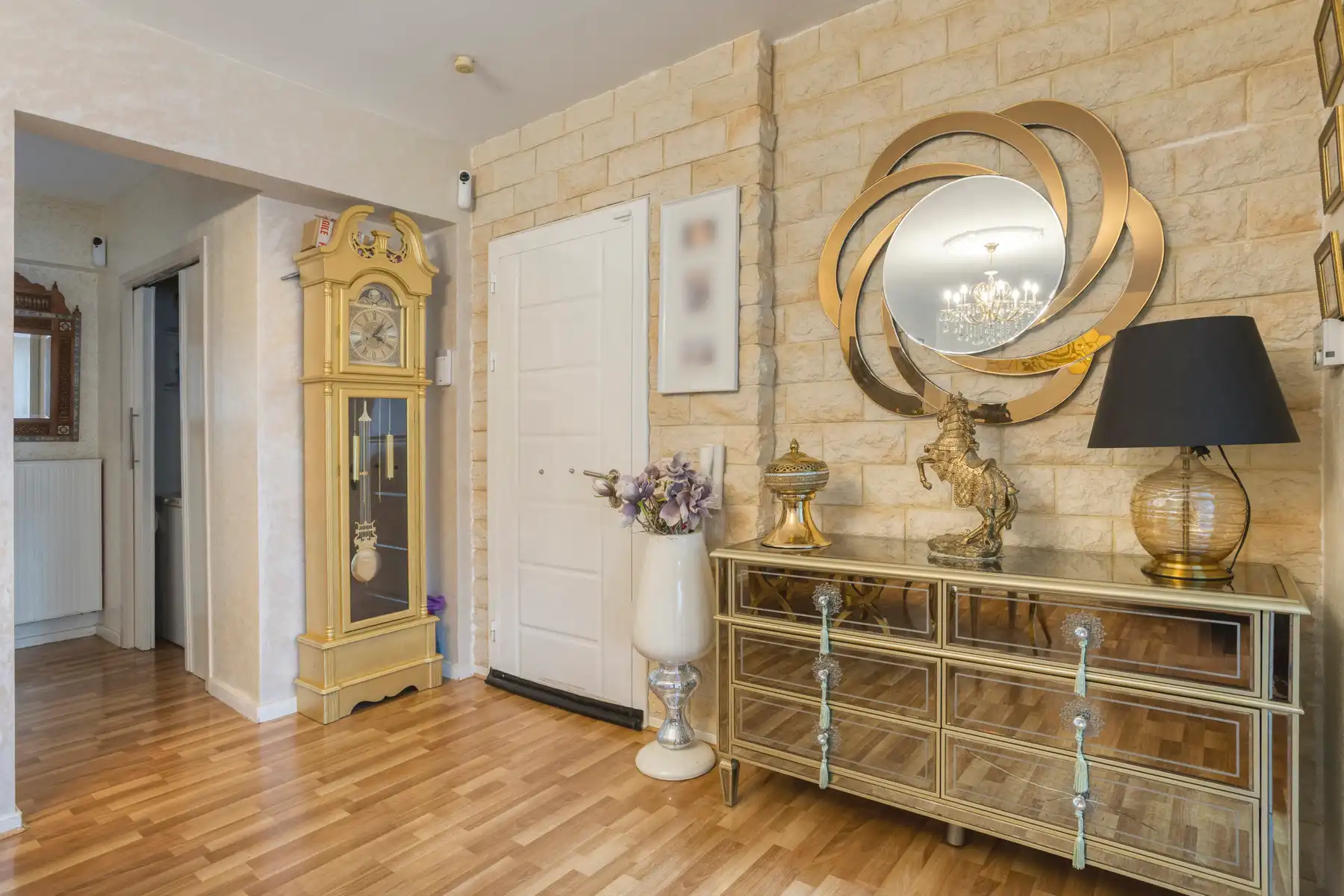 Ruim instapklaar appartement met parking foto 5