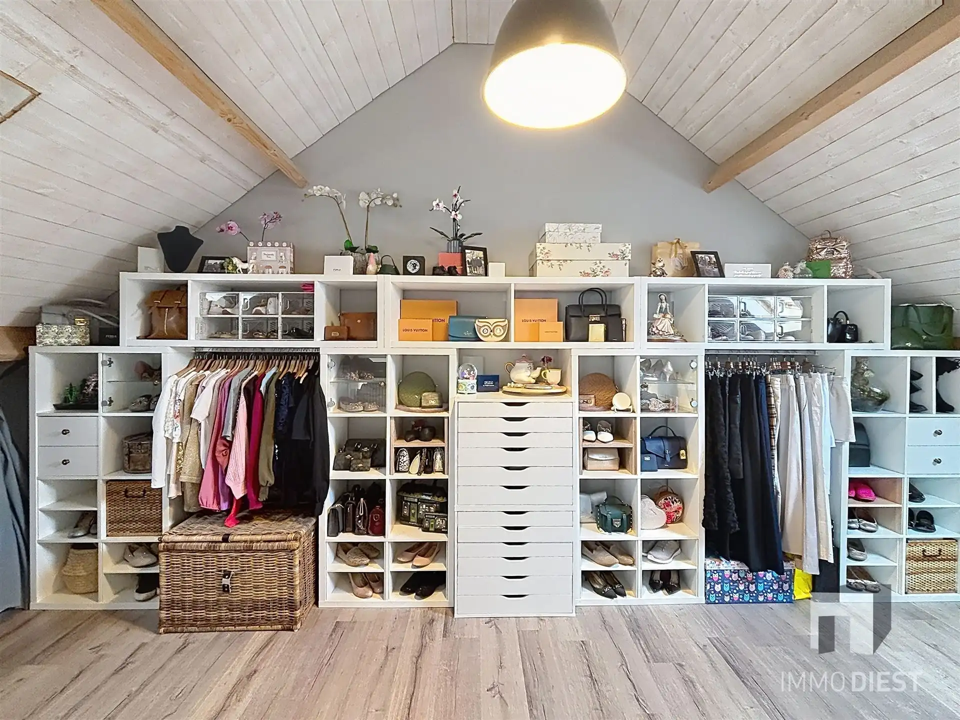 Charmante, instapklare gezinswoning met 3 ruime slaapkamers op 8a 52ca. foto 33