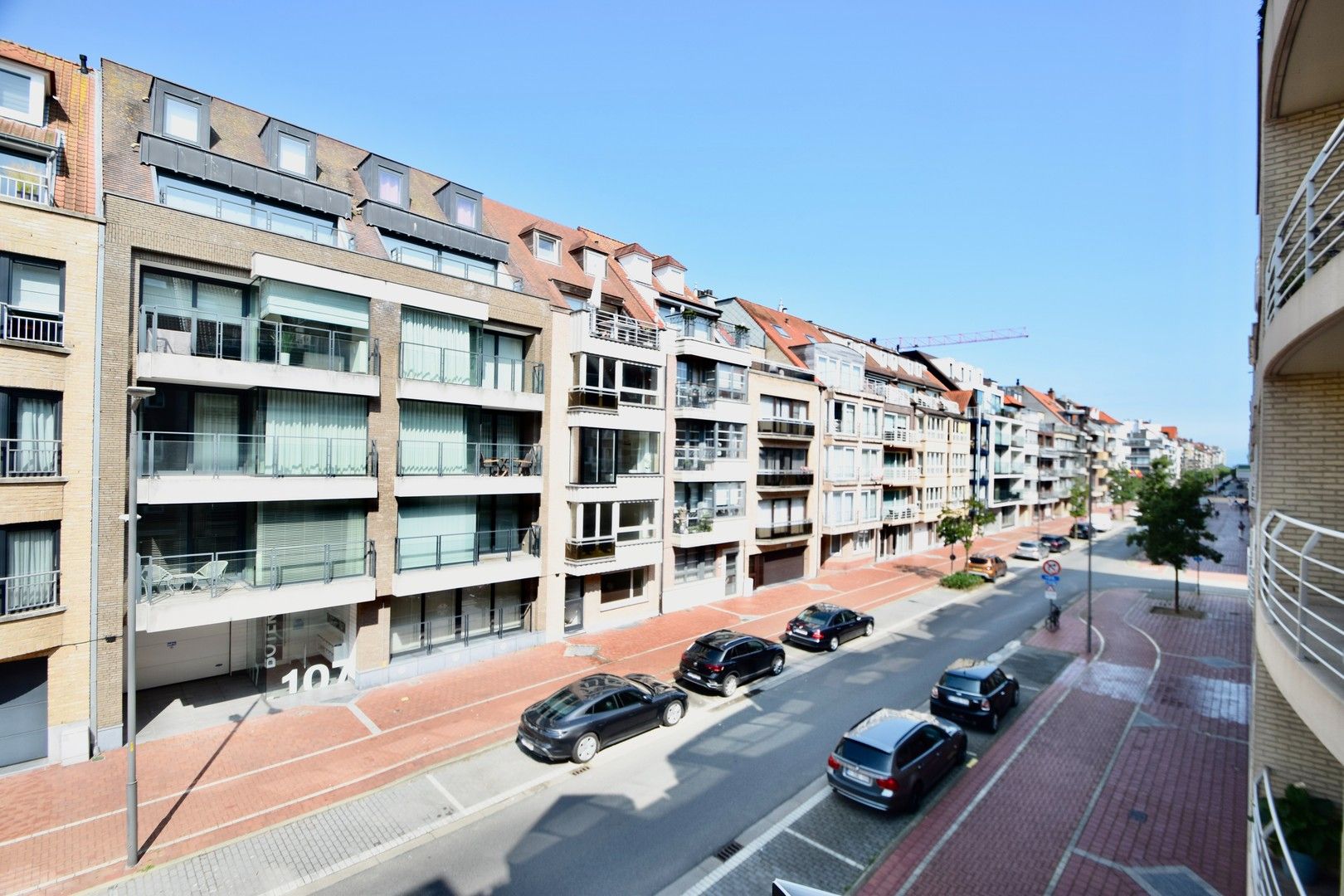 Instapklaar appartement gelegen op een centrale ligging te Knokke, vlakbij de winkels en de zee foto 6