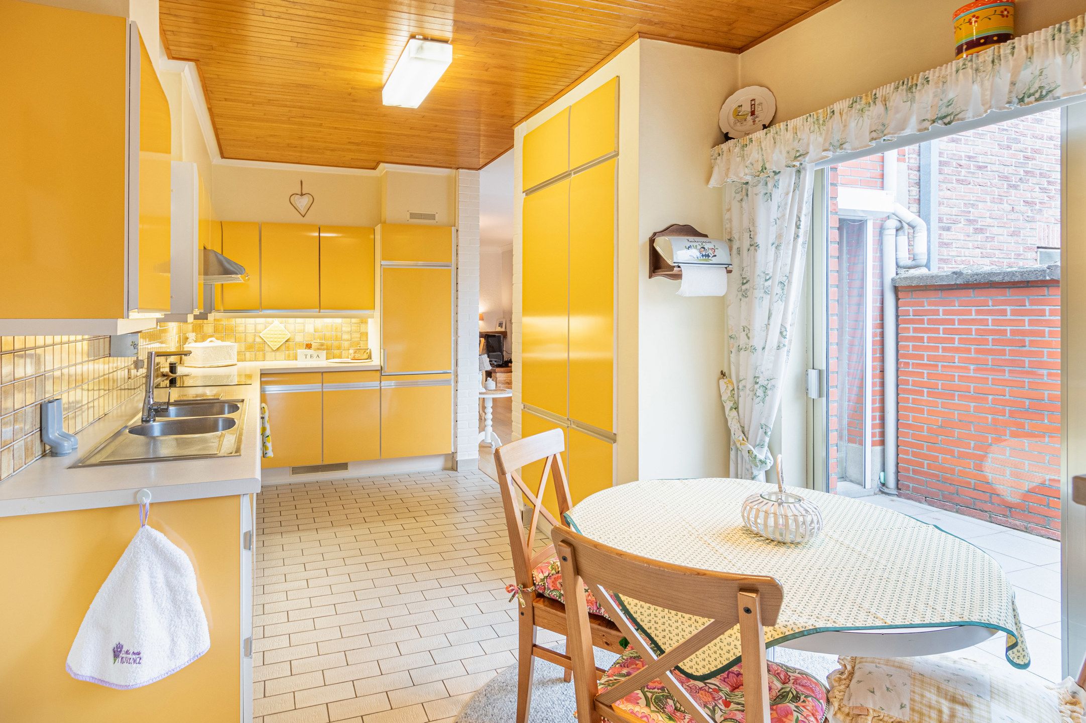 Gezellige woning met grote tuin en garage op toplocatie  foto 4