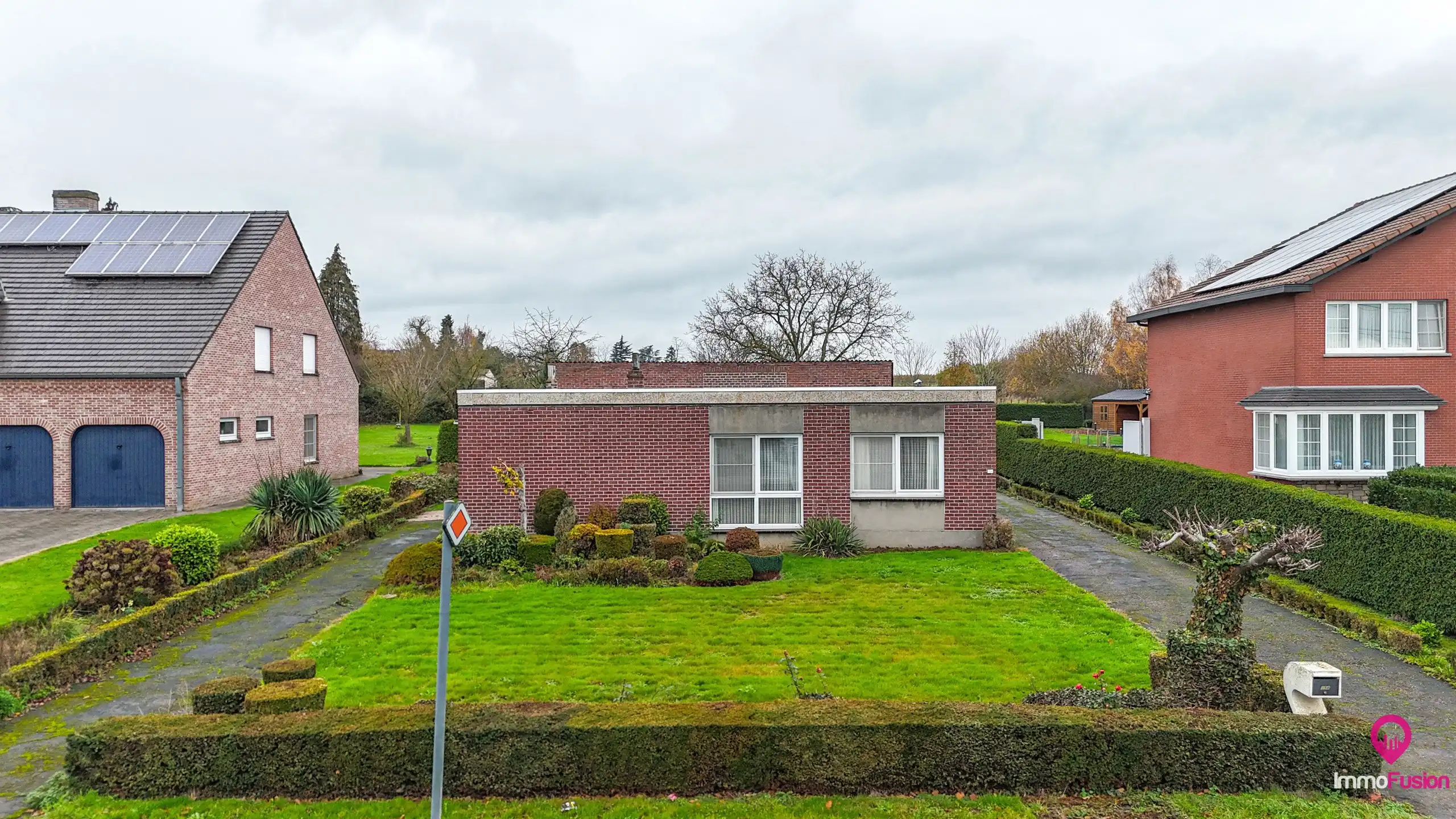 Bungalow met grote werkplaats en weide op 42 are in Alken foto 45