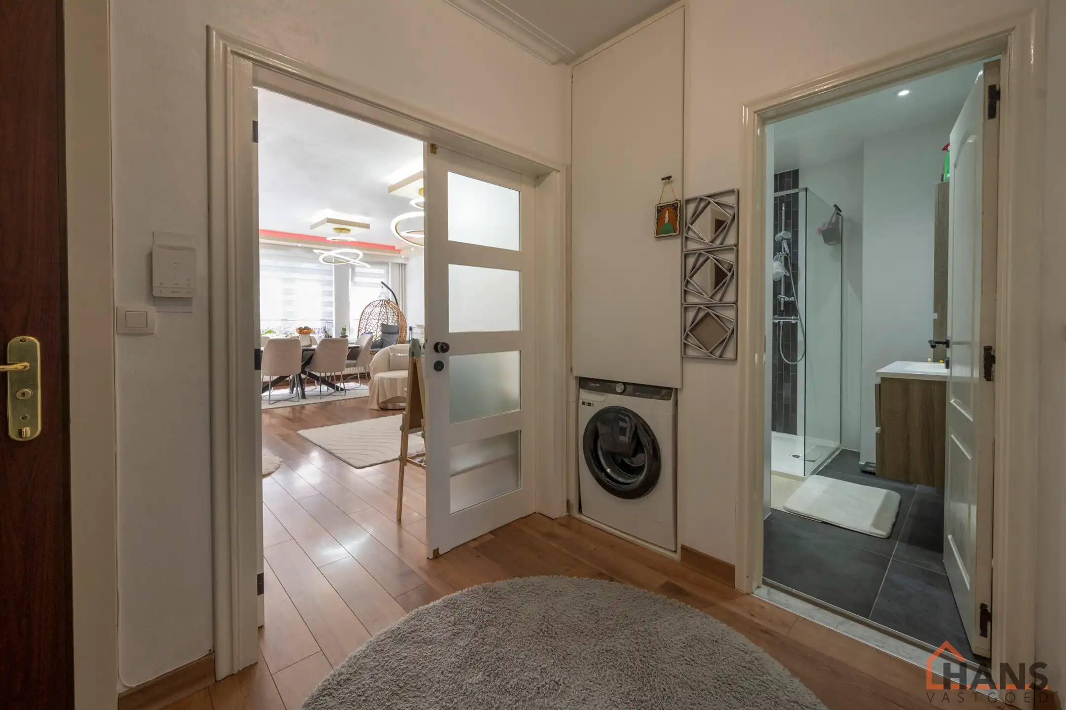 Instapklaar appartement met garage. foto 11