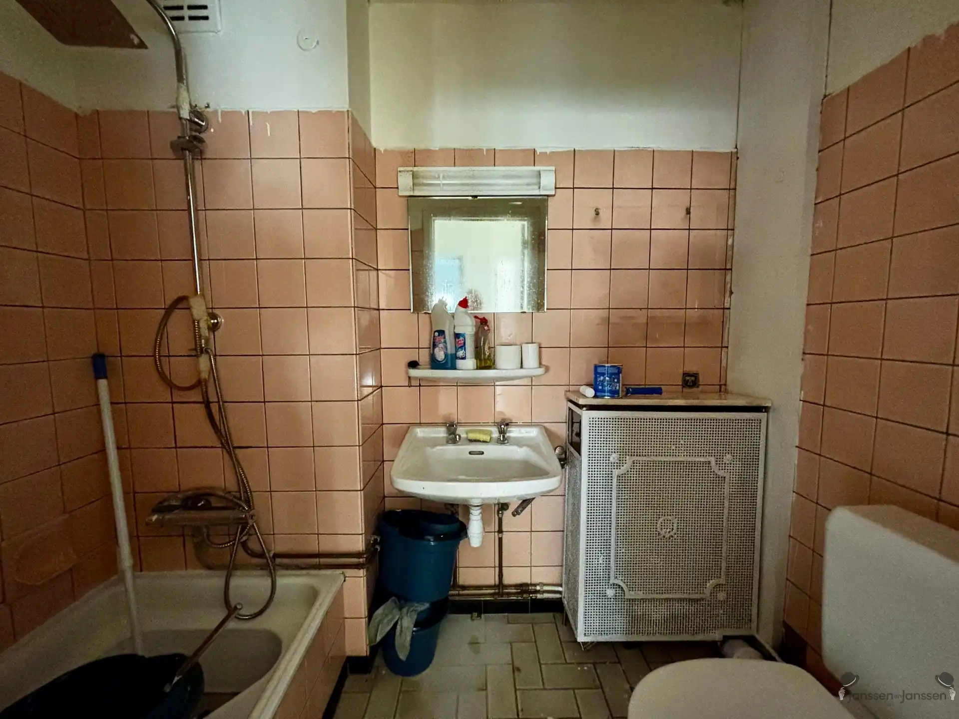Opbrengsteigendom van 3 app en 20 garages foto 15