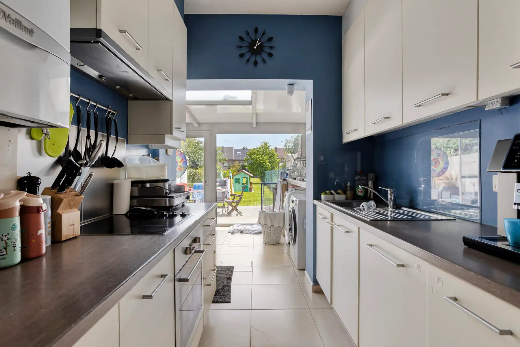 Goed gelegen woning met 3 slaapkamers, bureau en tuin foto 15