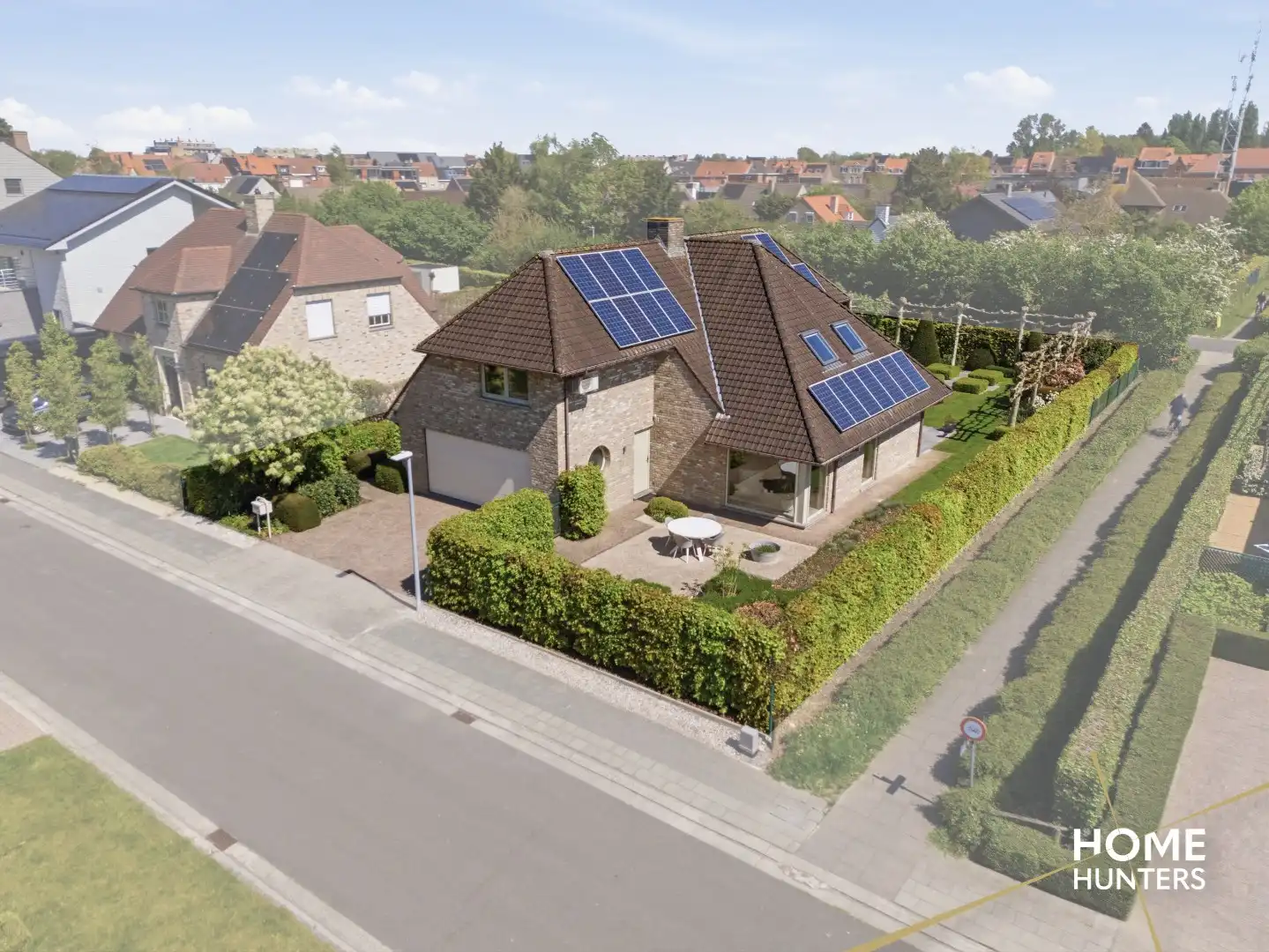 luxe villa met 4 slaapkamers, ruime tuin en een dubbele garage op een rustige locatie te Ieper foto 43