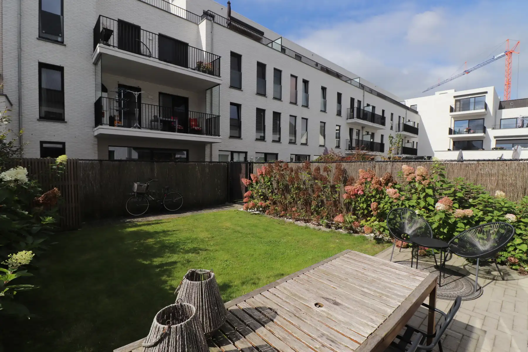 Charmante BEN-woning met 3 slaapkamers, zolder, terras met tuin en ondergrondse parking. foto 19