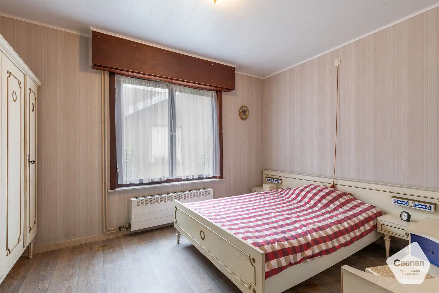 Te renoveren bungalow met 3 slaapkamers, garage en een prachtige tuin op een mooi perceel van 1000 m². foto 13