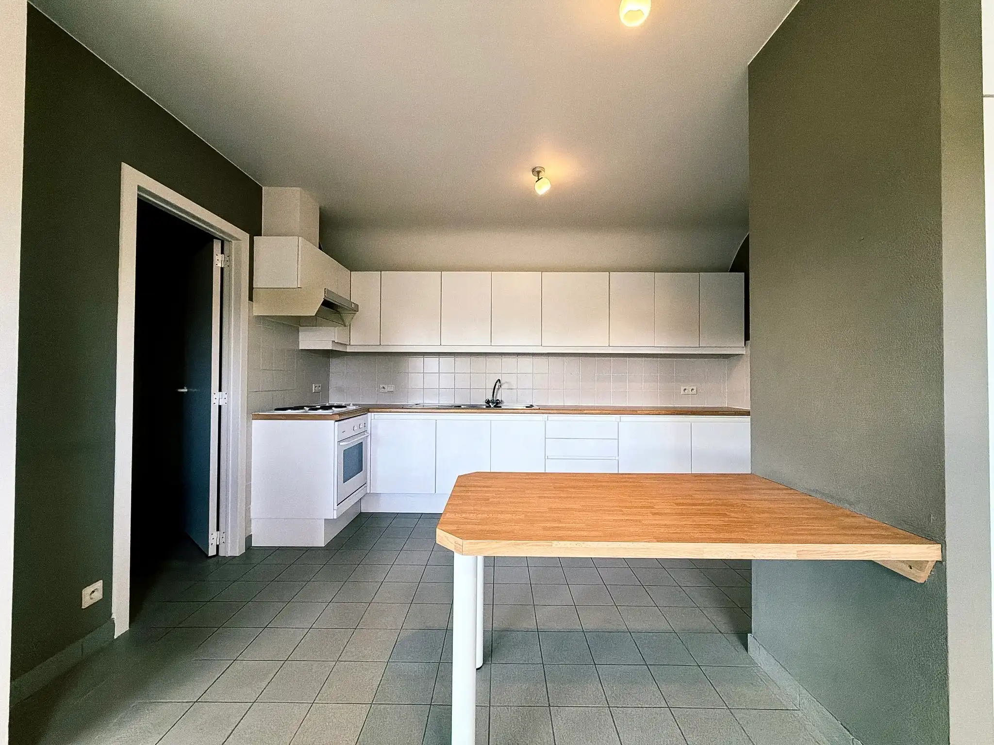 Centraal gelegen 1-slpk appartement te huur in Wetteren foto 2