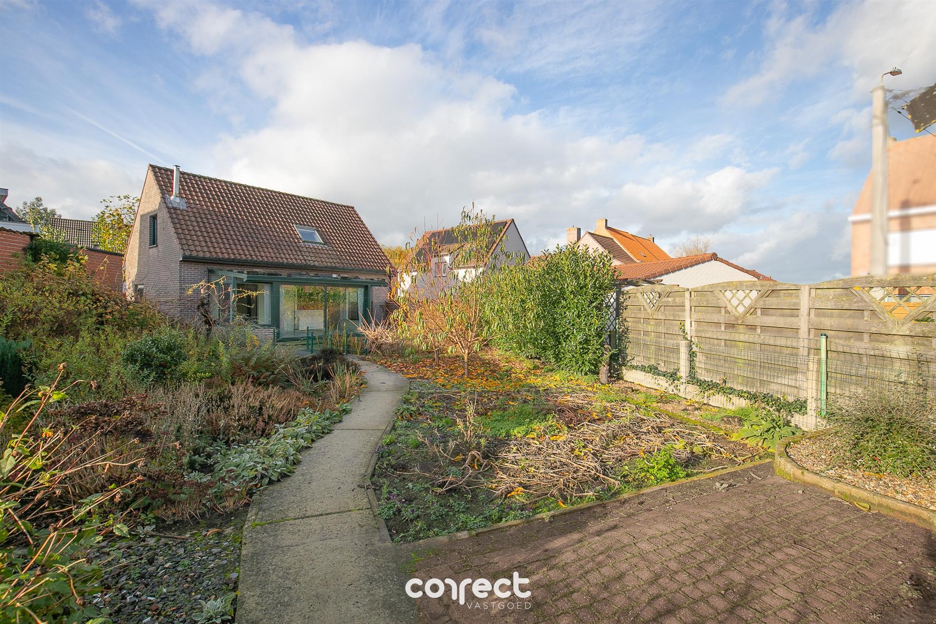 Instapklare open bebouwing met garage, ruime tuin met werkplaats/stallingen. foto 12