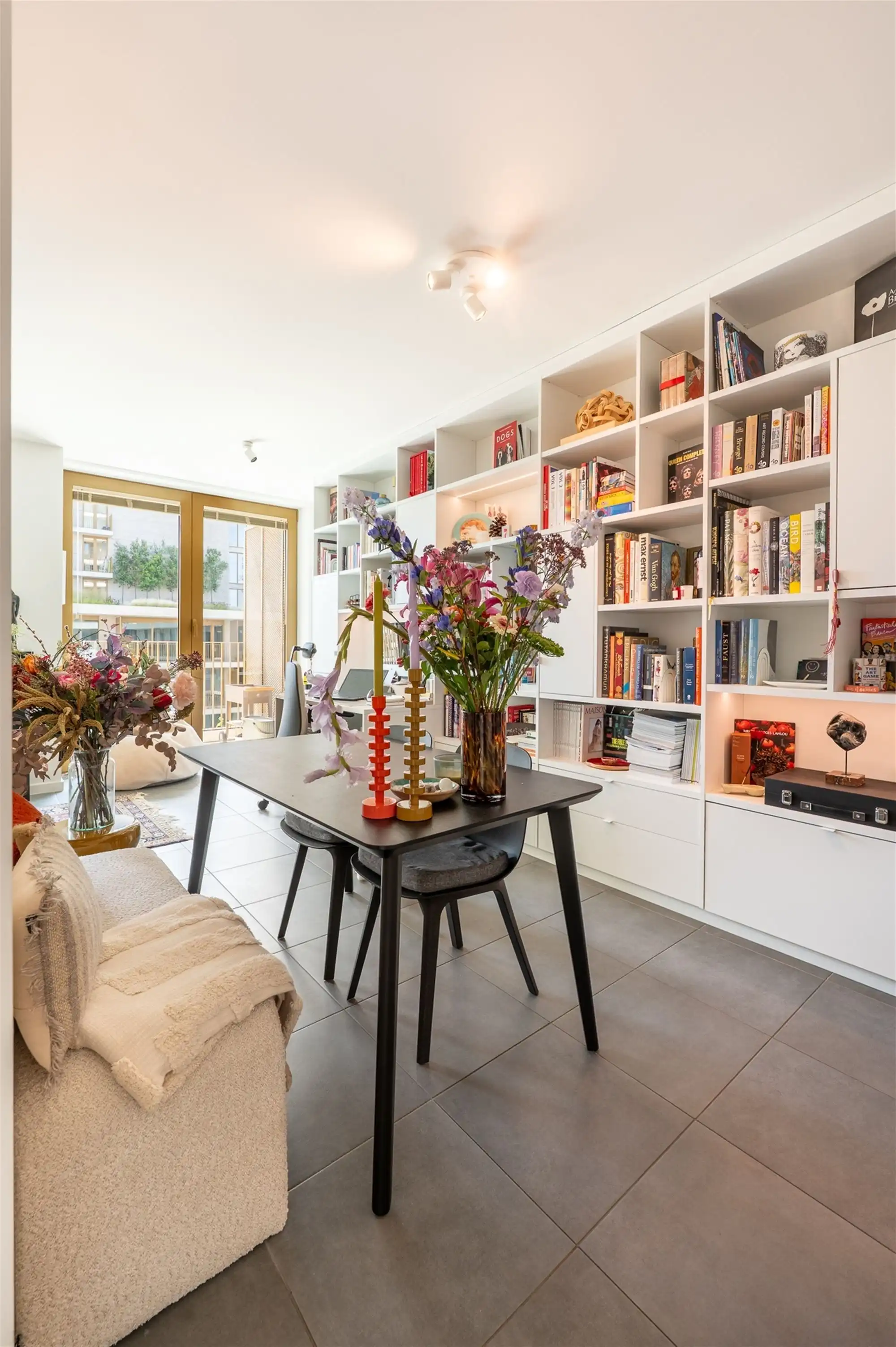 Nieuwbouw studio met ruim terras foto 9