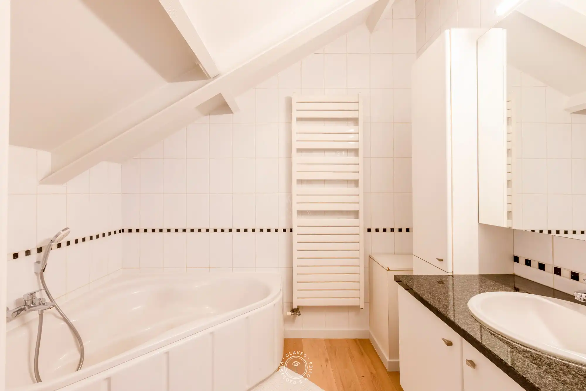 High-end  afgewerkt appartement met twee slaapkamers - en de optie om een ondergrondse staanplaats mee aan te kopen foto 14