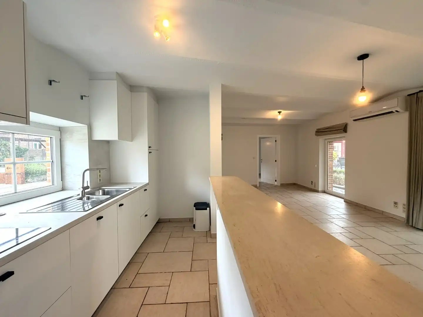 Bijzonder charmante benedenwoonst met 1 slaapkamer, veranda, terras en twee autostandplaatsen foto 20