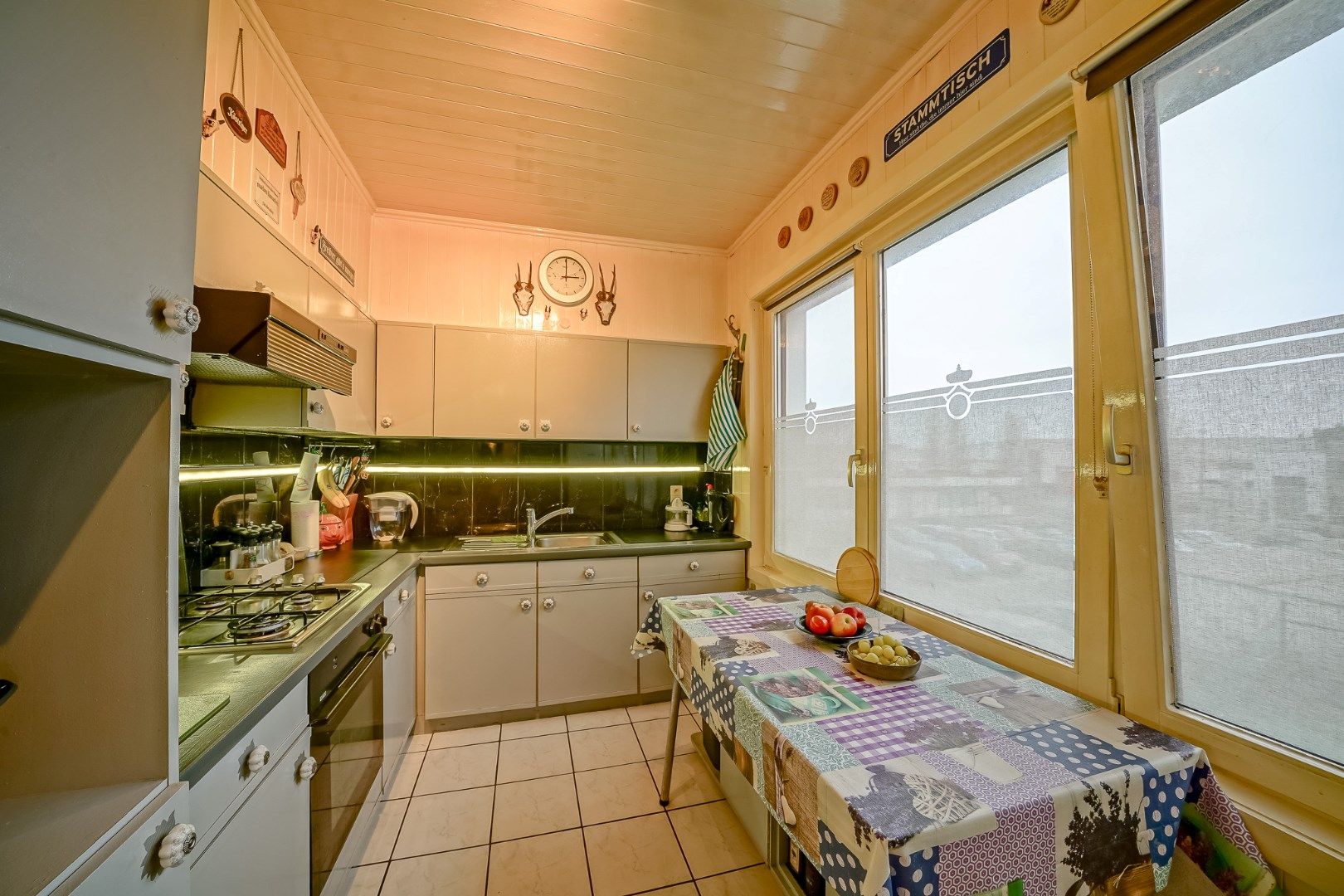 Ruime woning met 3 slaapkamers langs de vaart foto 6