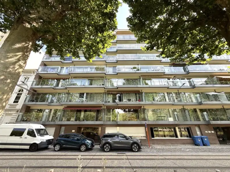 Ruim 2-slaapkamerappartement met 2 terrassen aan de Coupure foto 2