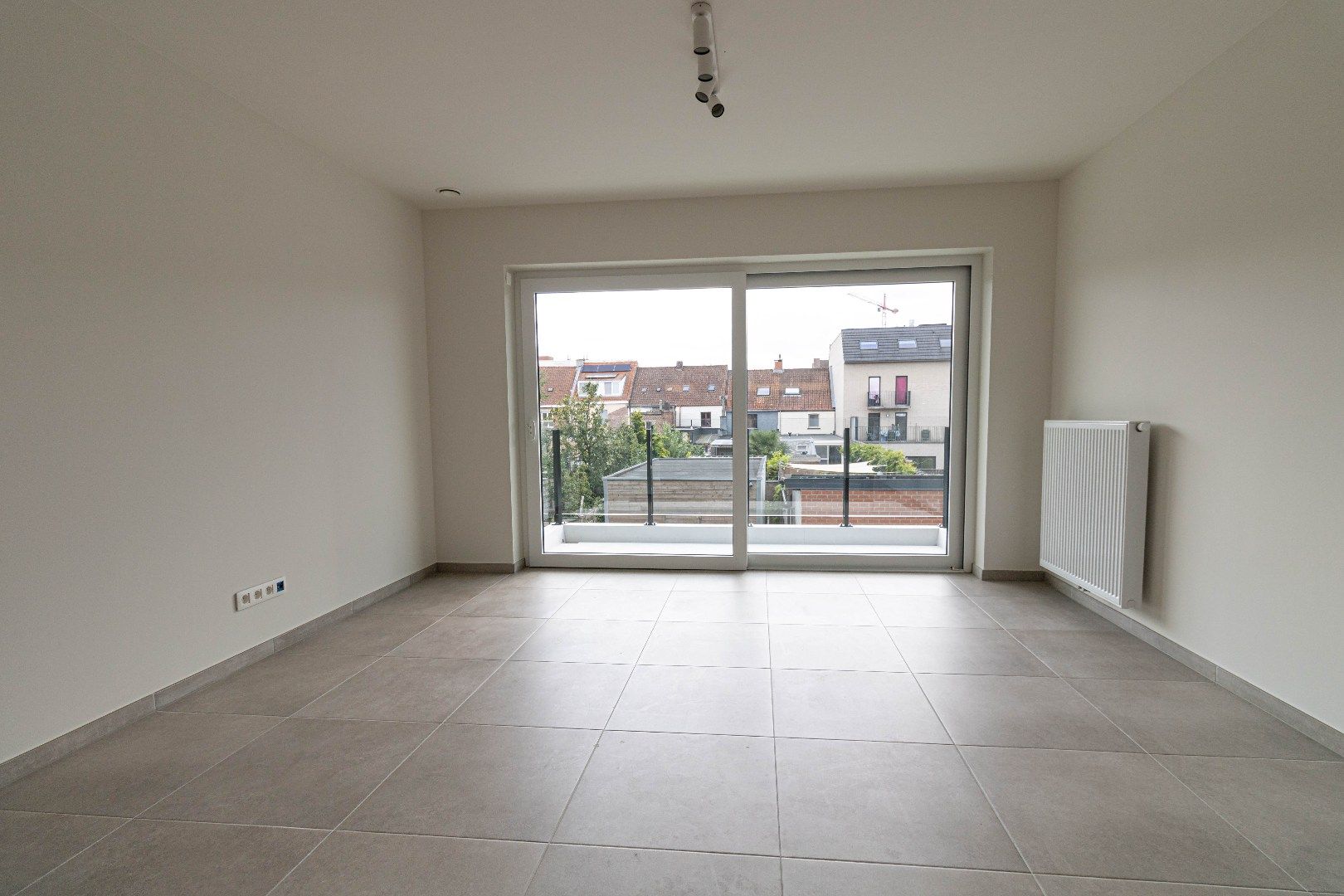 ! NIEUWE VOORWAARDEN! Zeer mooi afgewerkt en instapklaar nieuwbouwappartement gelegen in groene zone met mogelijkheid tot bijhuren van ondergrondse autostaanpla foto 9