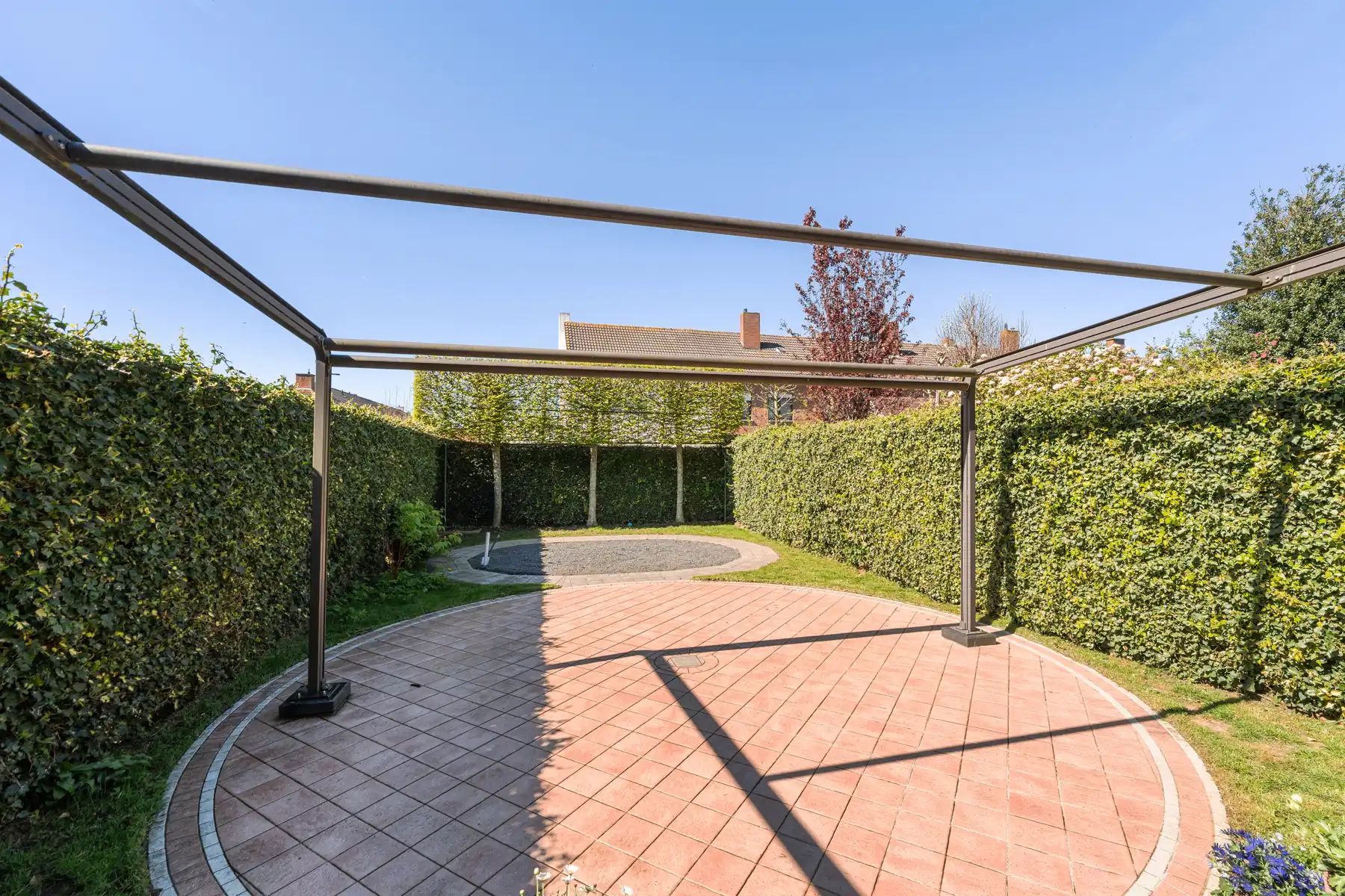 Instapklare woning met garage en tuin foto 19