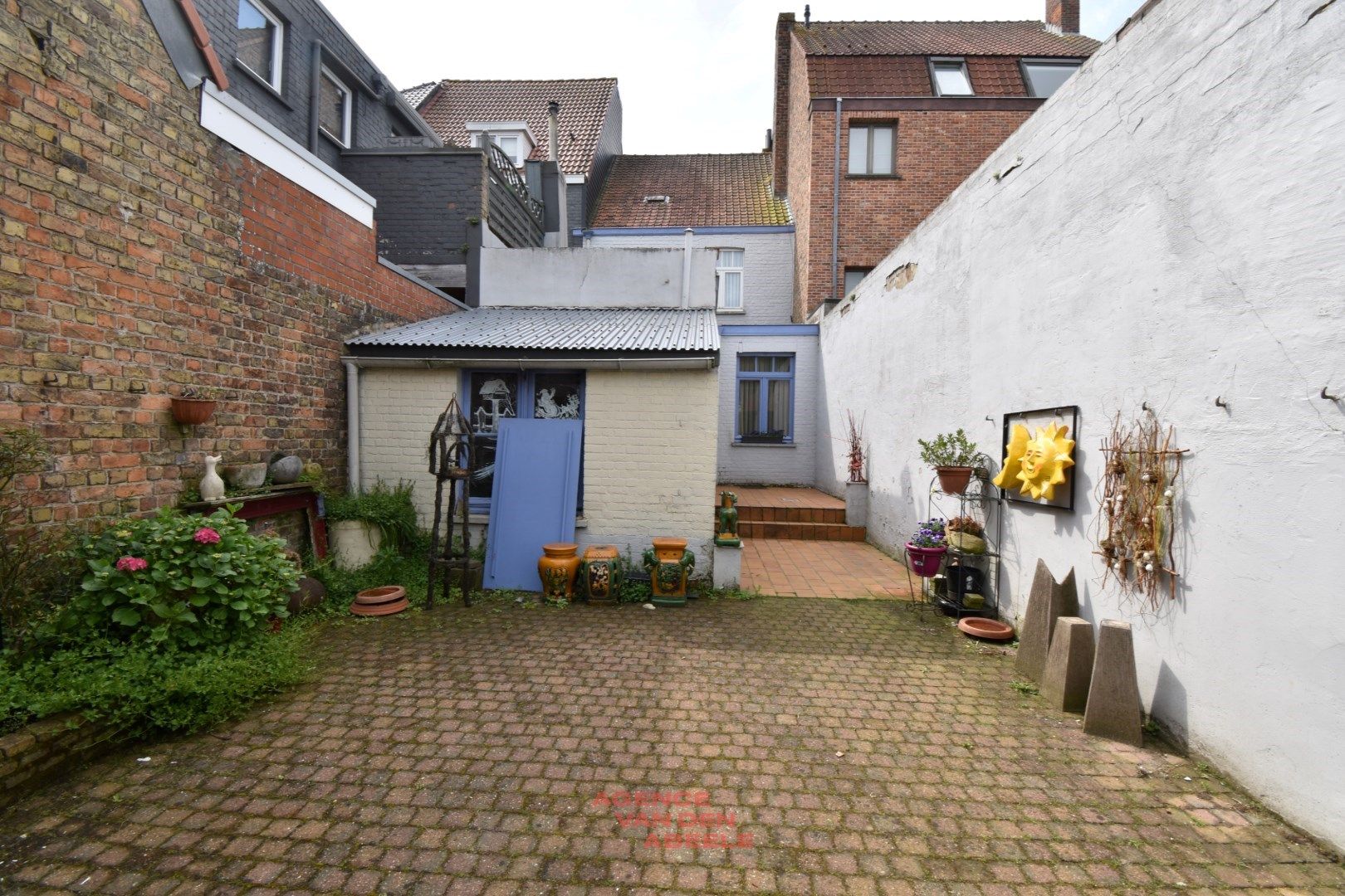 Te renoveren woning met commerciële ruimte en 3 slaapkamers  foto 21