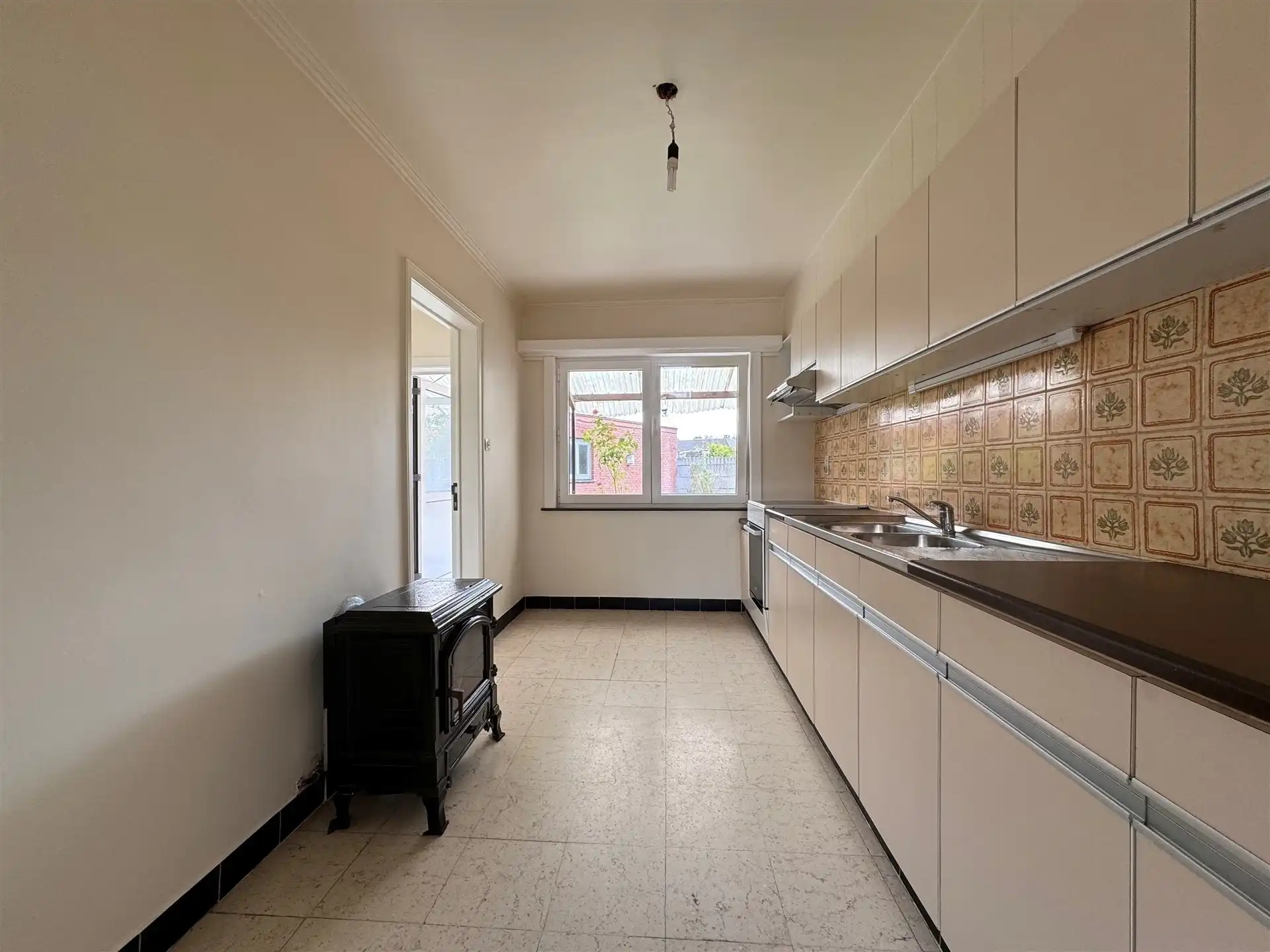 Gunstig gelegen woning met tuin en garage.  foto 7