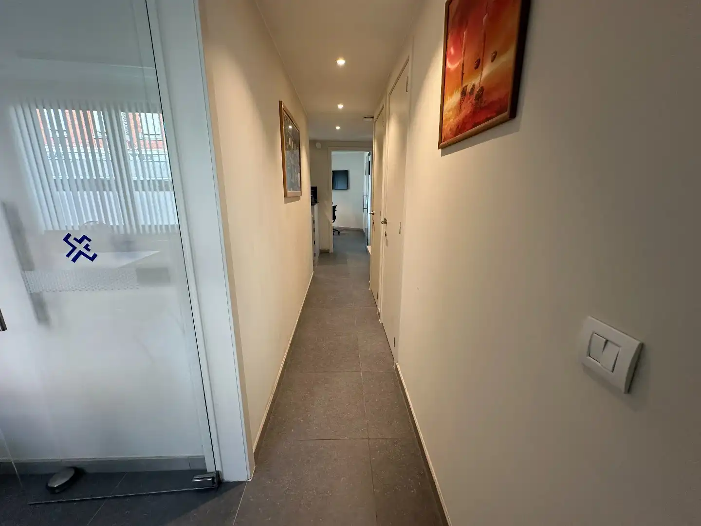 Instapklare kantoorruimte centrum Torhout, unieke kans! foto 15