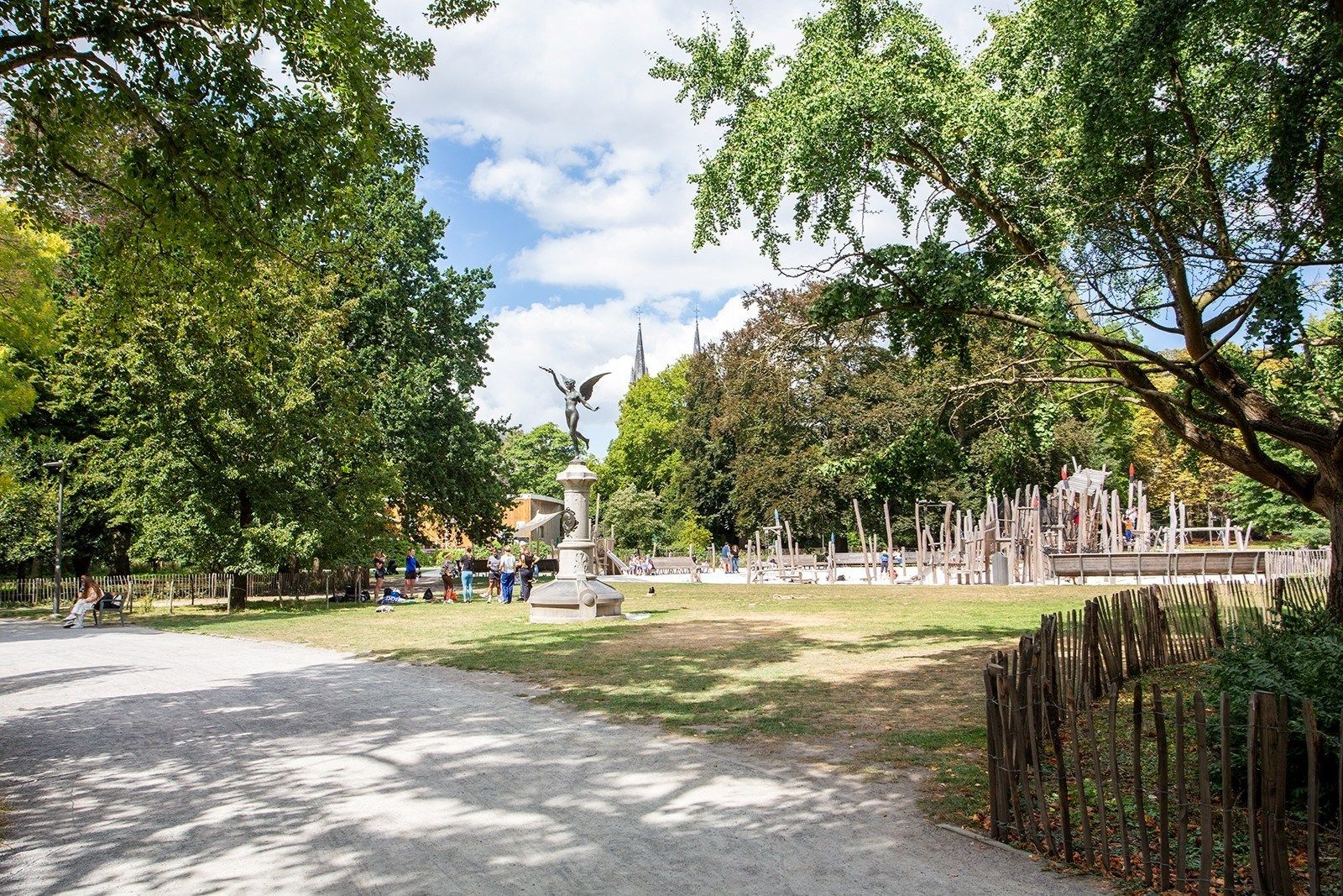 Uiterst ruim vierslaapkamer appartement tussen het Stadspark en de Theaterbuurt!  foto 29