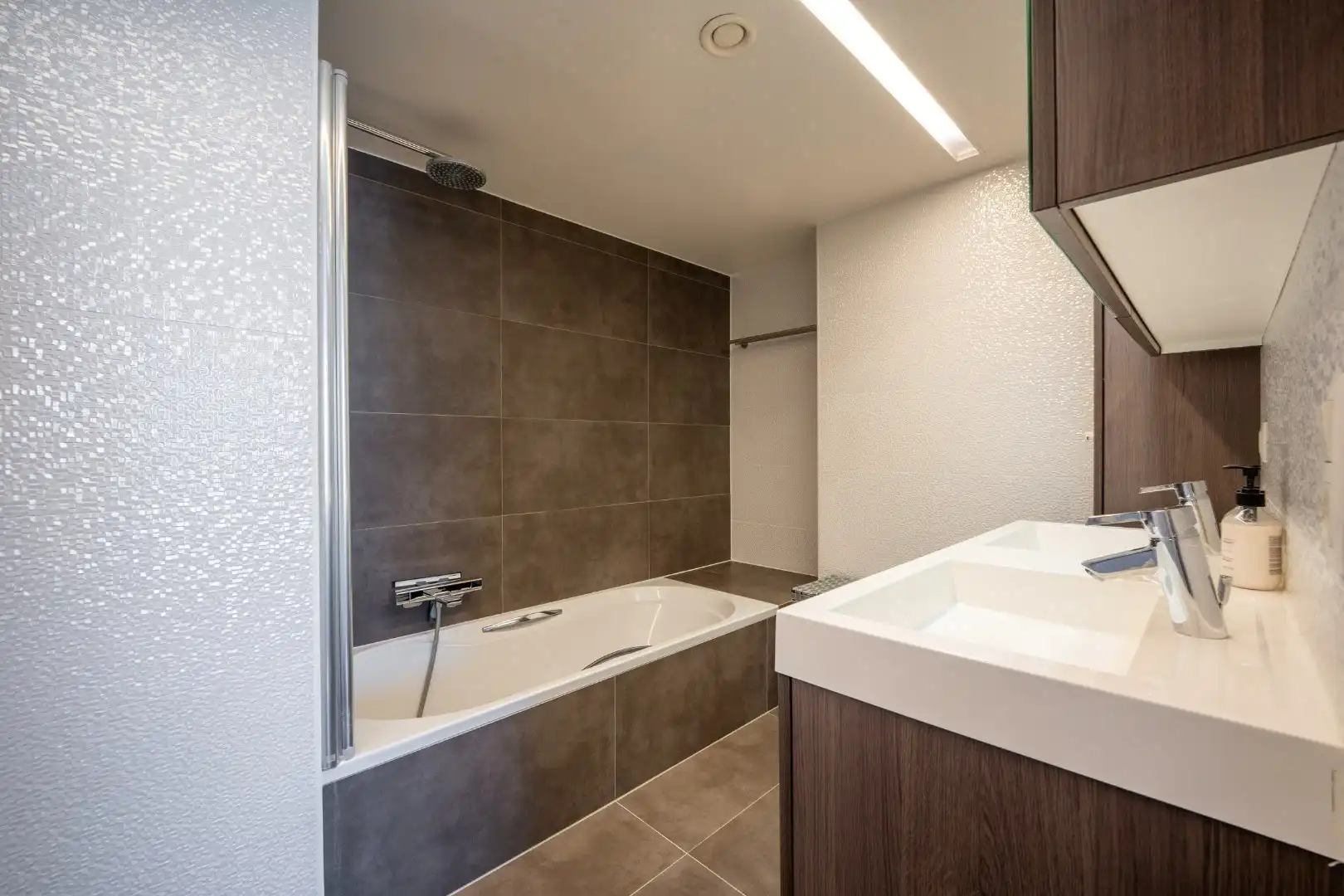 2-slaapkamerappartement met zonovergoten terrassen, hoogwaardige afwerking en topligging nabij zee foto 13