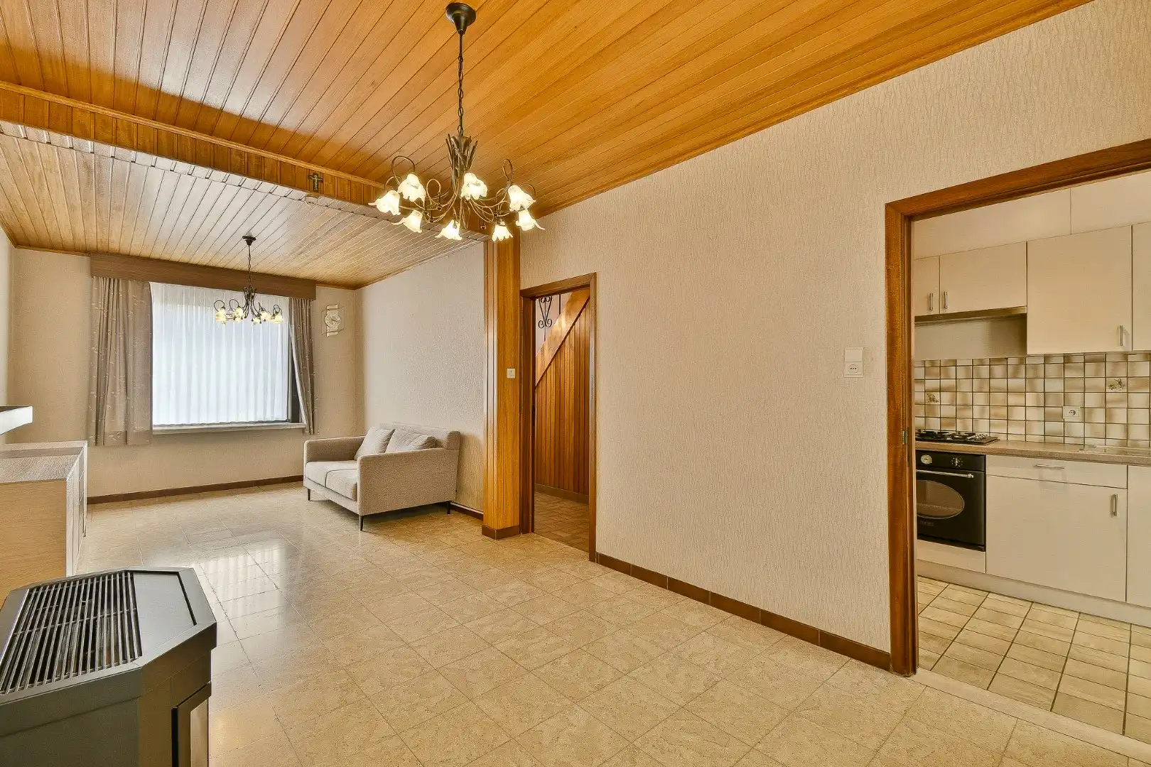 Rijwoning met veel potentieel op centrale ligging foto 2