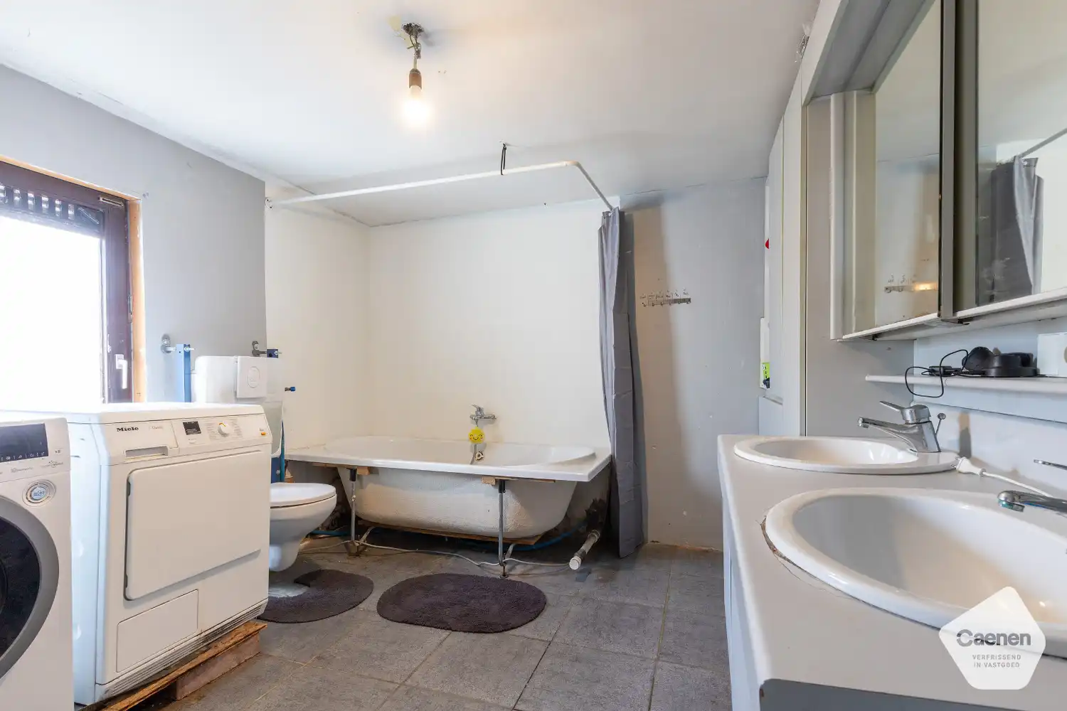 Ruime half-open woning met 4 slaapkamers, muziekstudio/hobbyruimte, garage en leuke tuin foto 9