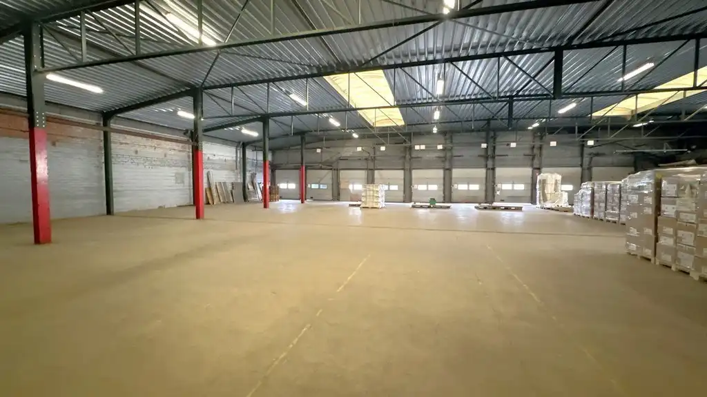 Loods met kantoor te huur nabij E313 in Wommelgem foto 12