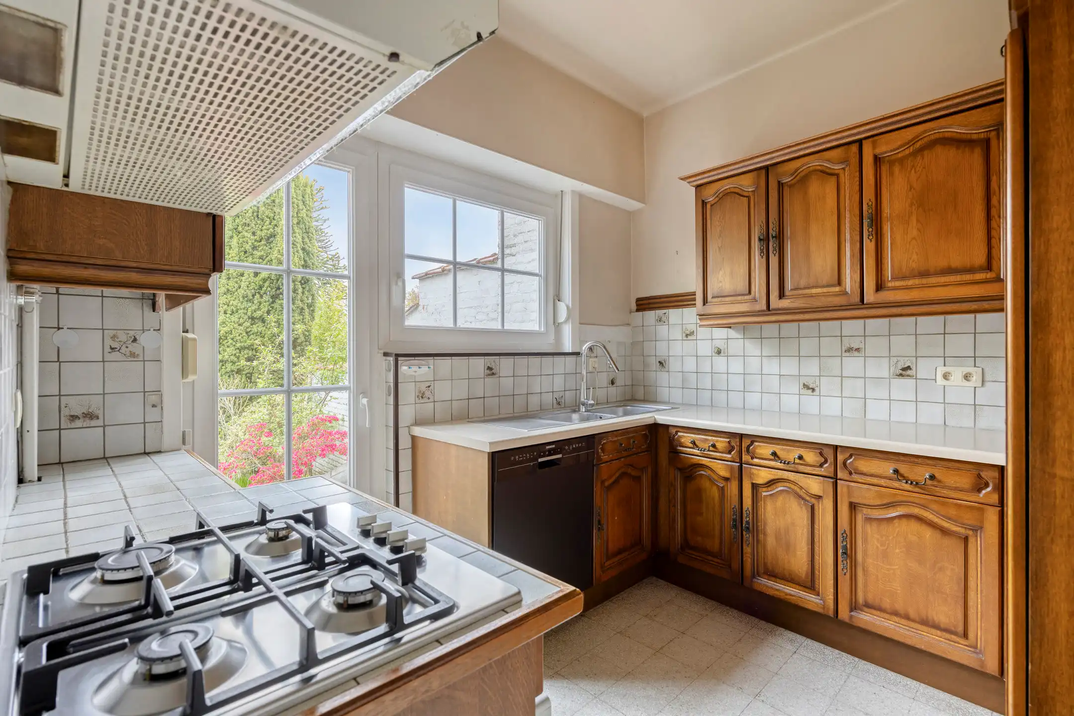 Authentieke villa met 3 kamers, garage en prachtige tuin! foto 12