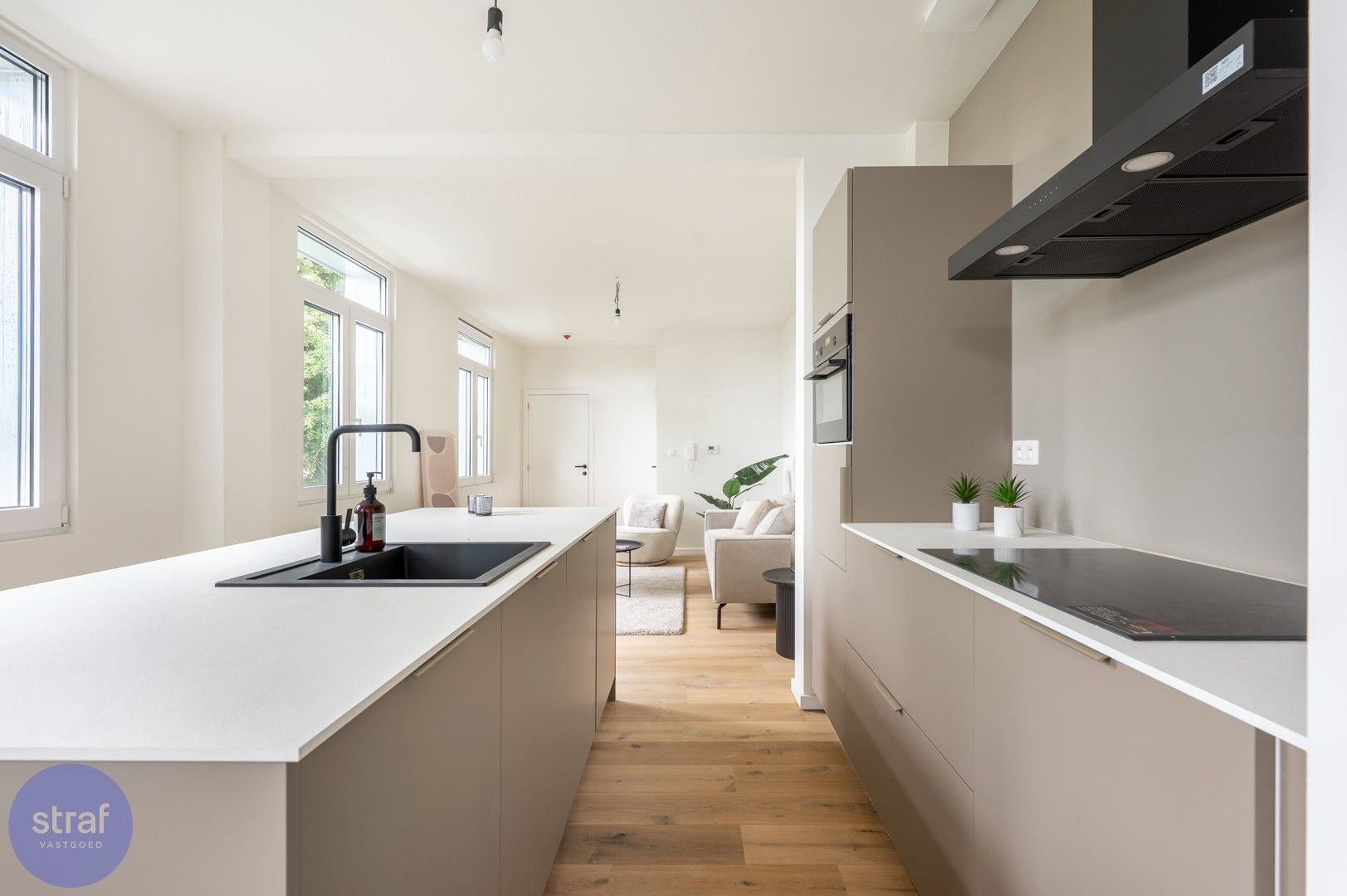 Gerenoveerd appartement met dakterras op de Sint-Andriesplaats. foto 5