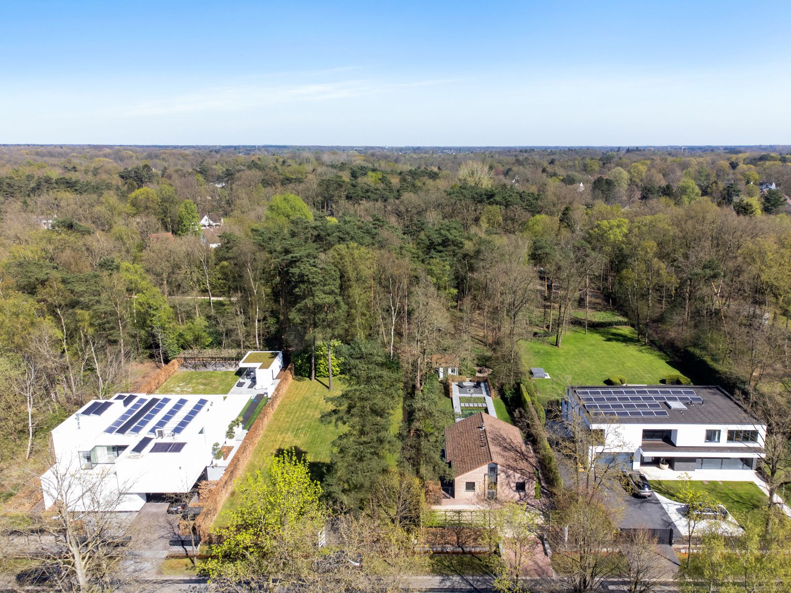 Luxueuze gelijkvloerse villa met zwemvijver op ca. 898 m². foto 30