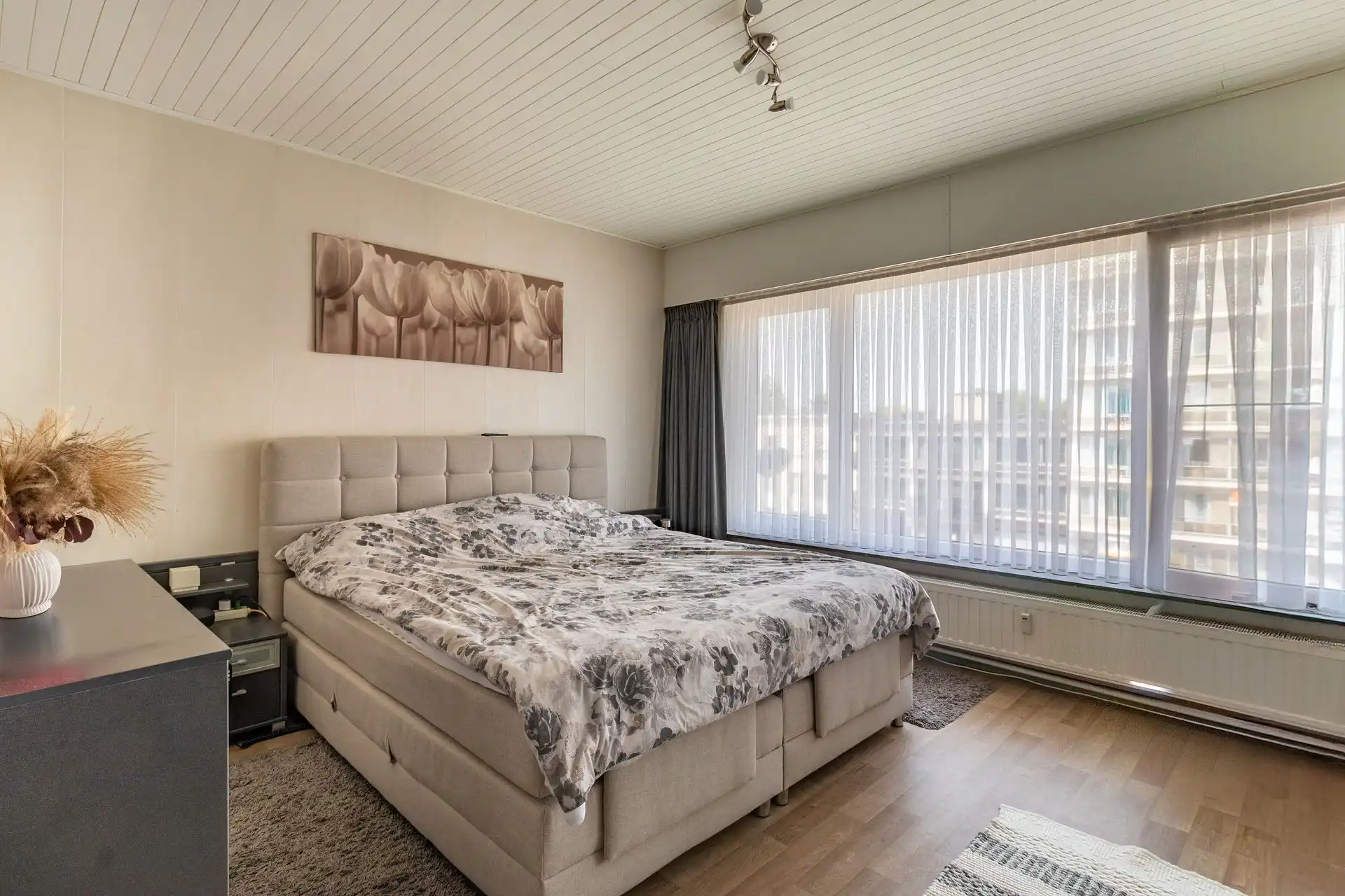 Ruim appartement met twee slaapkamers en terras foto 5