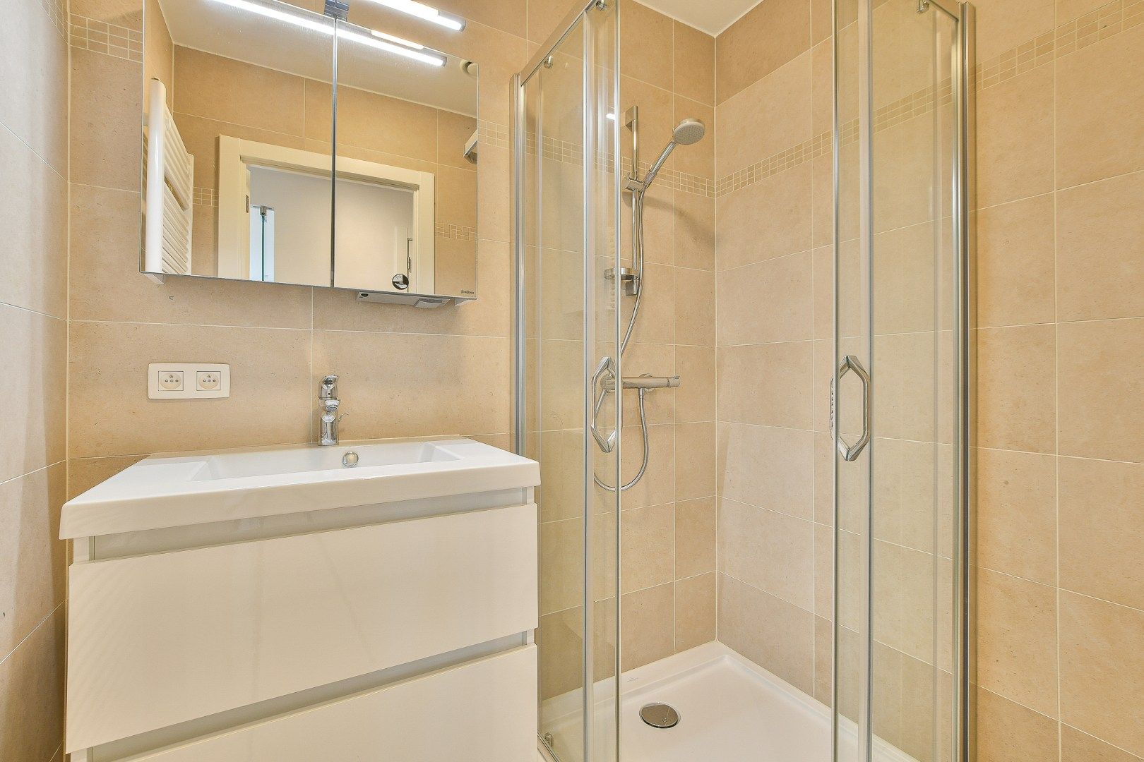 Gelijkvloers 2-slaapkamerappartement in recente residentie 'Royal Golf Garden' te De Haan - Vosseslag foto 19