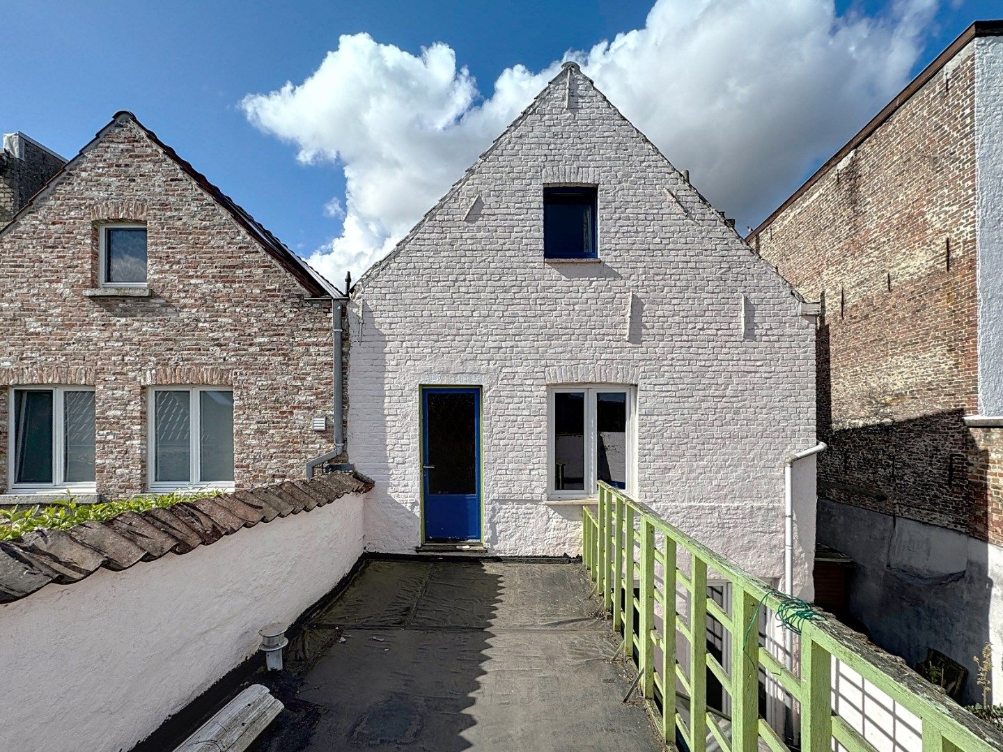 Ruime standaard rijwoning met 4 slaapkamers in het historische Brugge foto 2