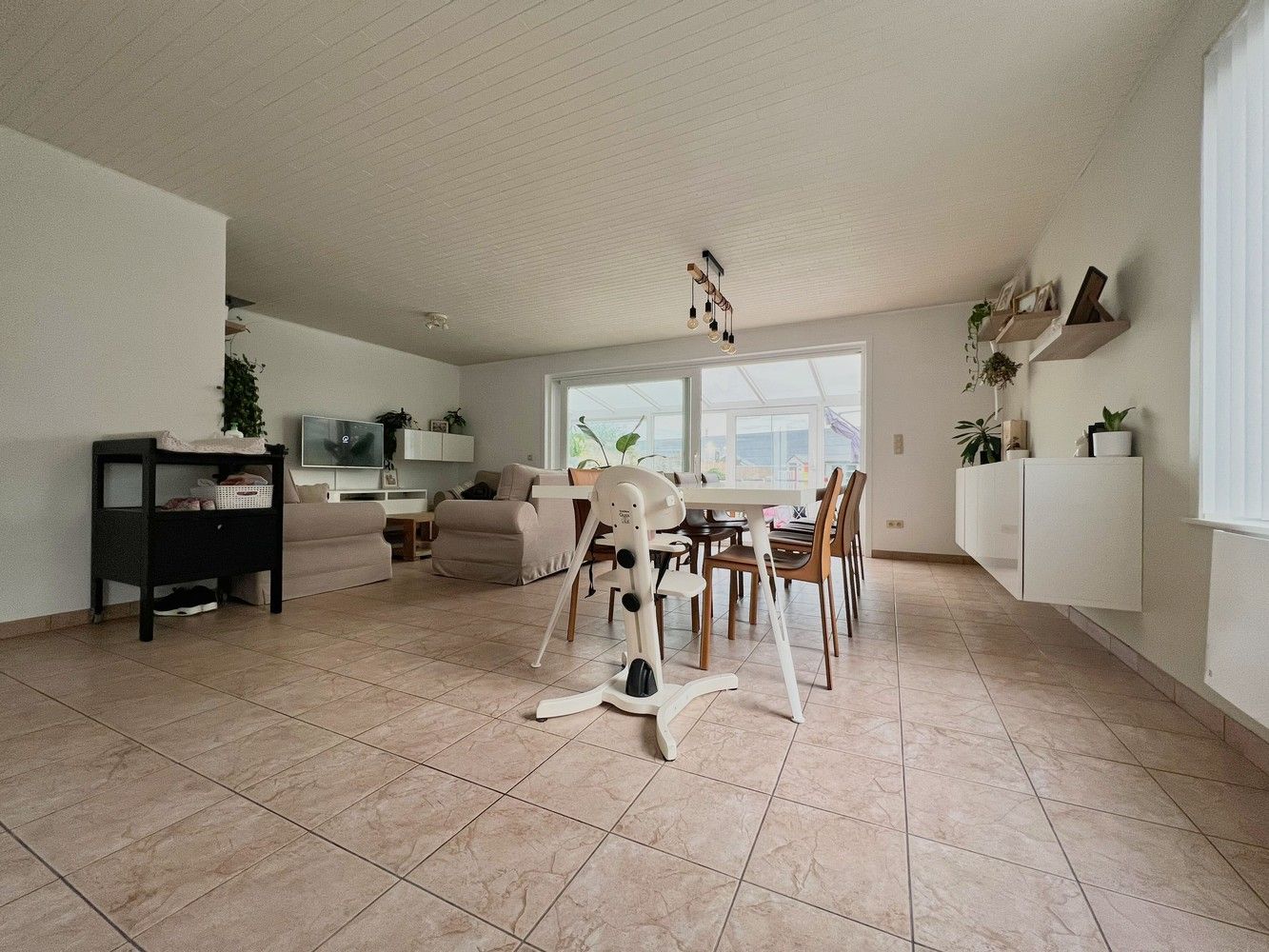 Ruime, lichtrijke woning met zonnige tuin+ aparte garage foto 2