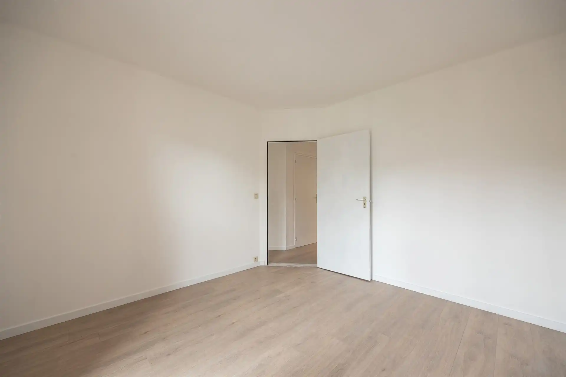 Gelijkvloerse INSTAPKLARE duplex met tuin  in Borgerhout  foto 6