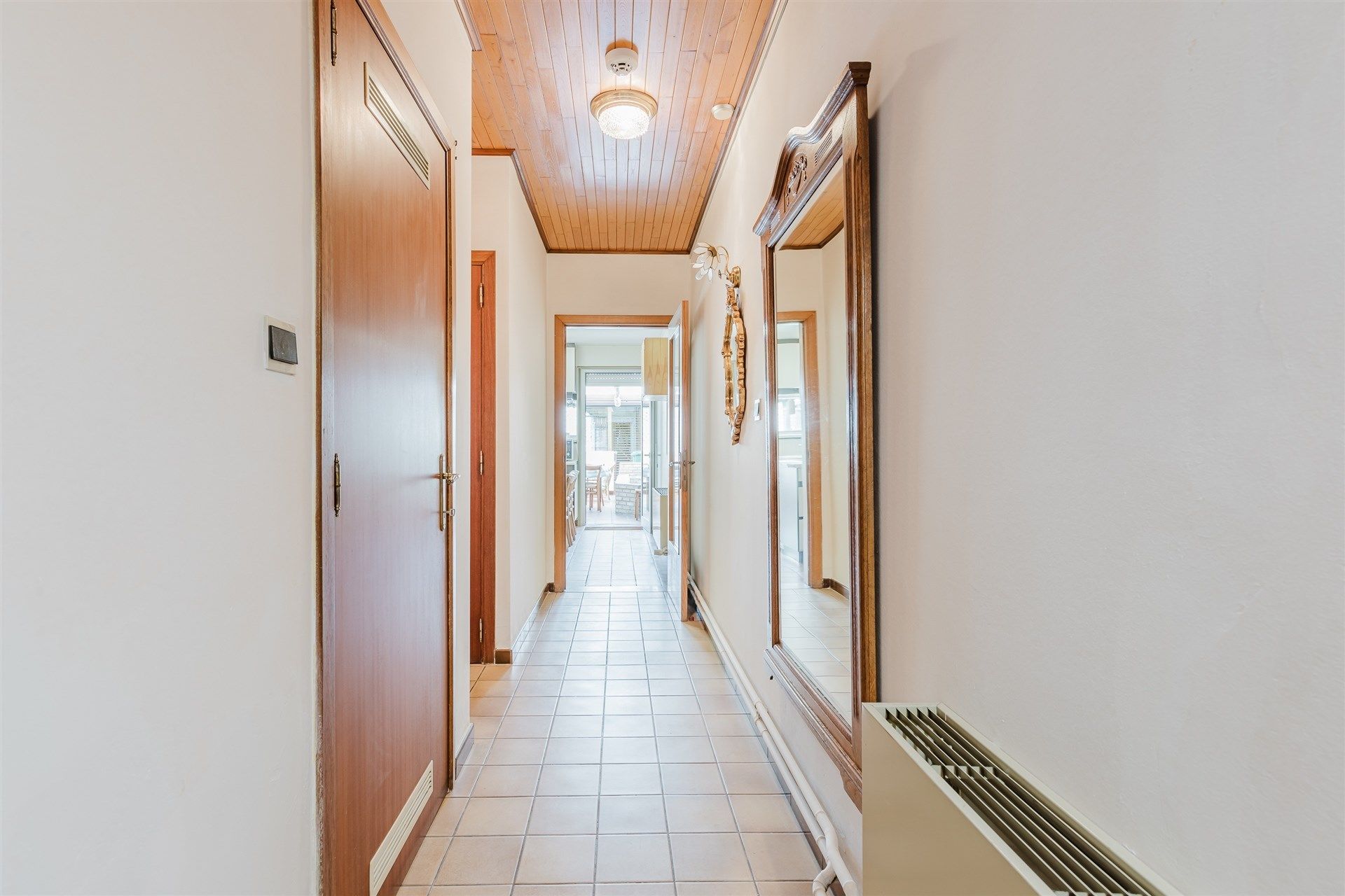 Ruime woning met 5(!) slaapkamers, dakterras en tuin foto 15