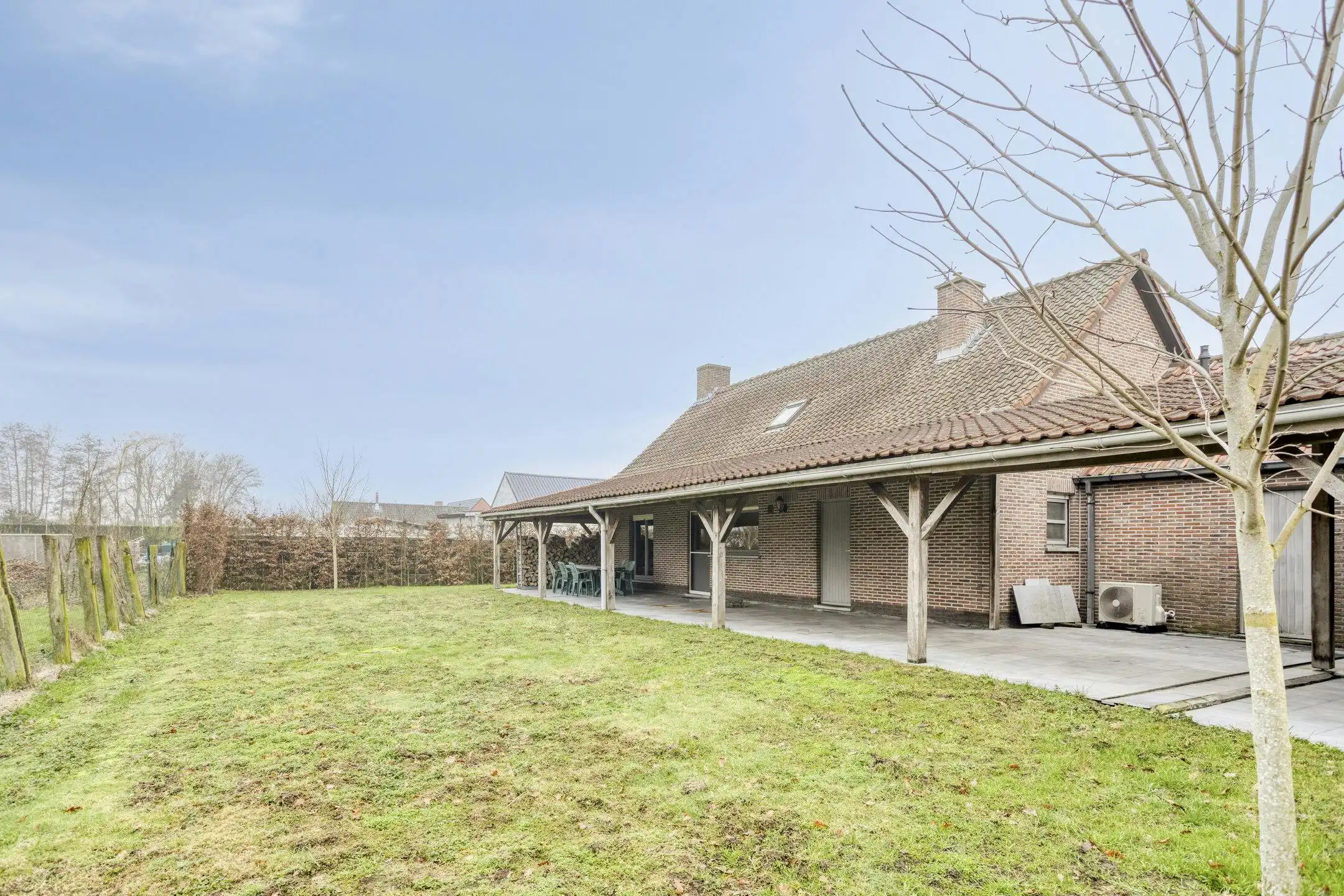 Instapklaar huis met ruime tuin te koop in het landelijke Aarsele foto 12