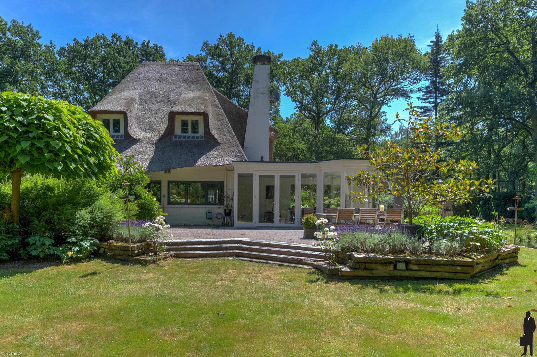 Charmante rietgedekte villa foto 32
