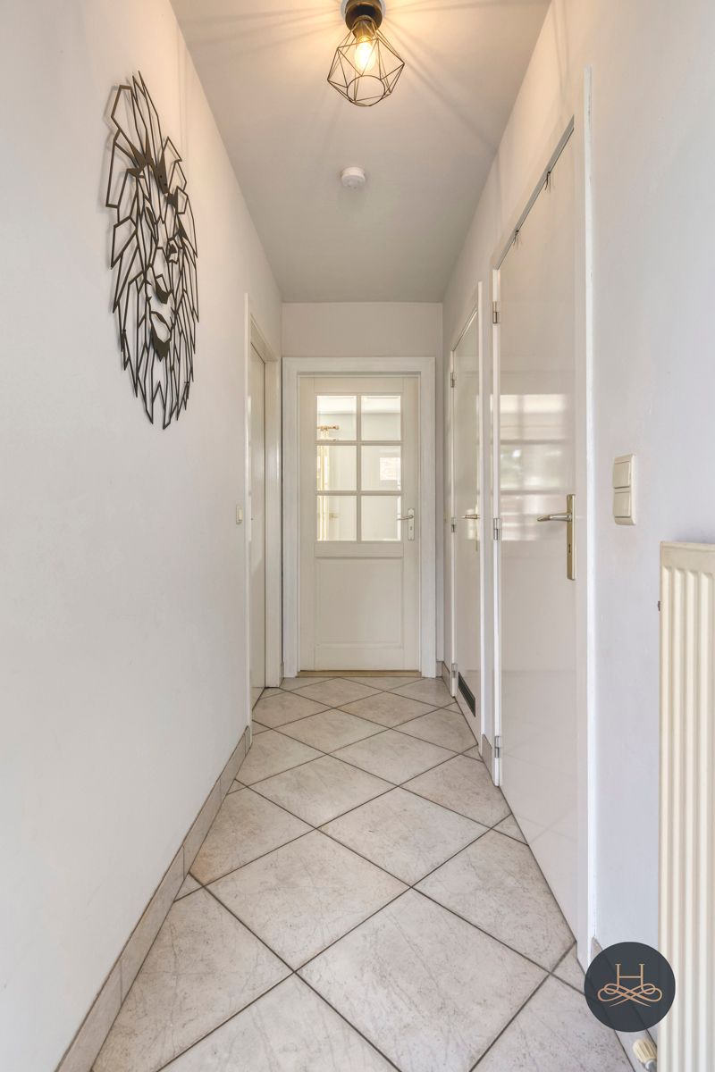 Gezellige halfopen bebouwing met 3 slaapkamers en leuke tuin foto 2