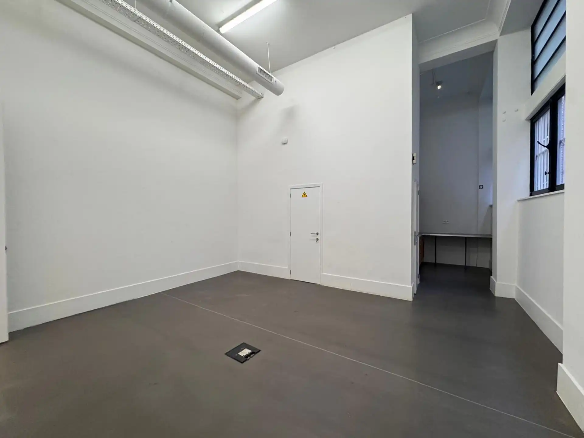 Instapklare showroom/kantoorruimte te huur te Antwerpen foto 7
