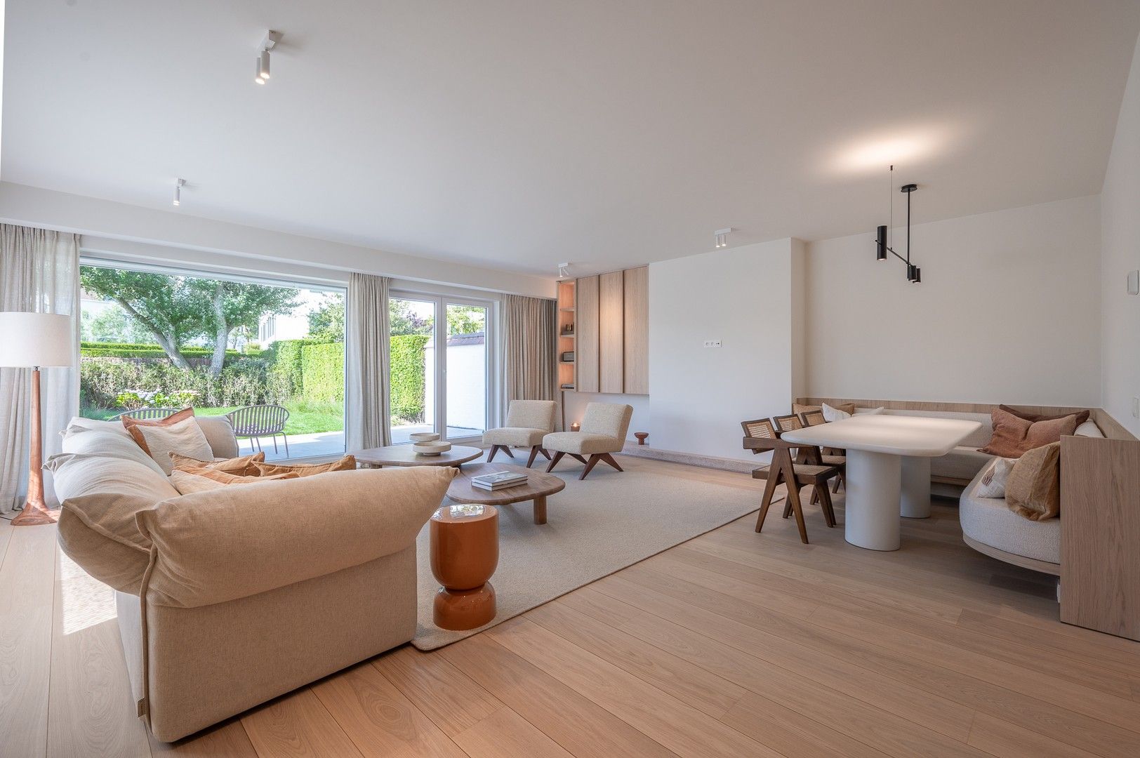 Prachtig tuinappartement met zuid gerichte tuin gelegen in het Zoute, op wandelafstand van de zee. foto 3