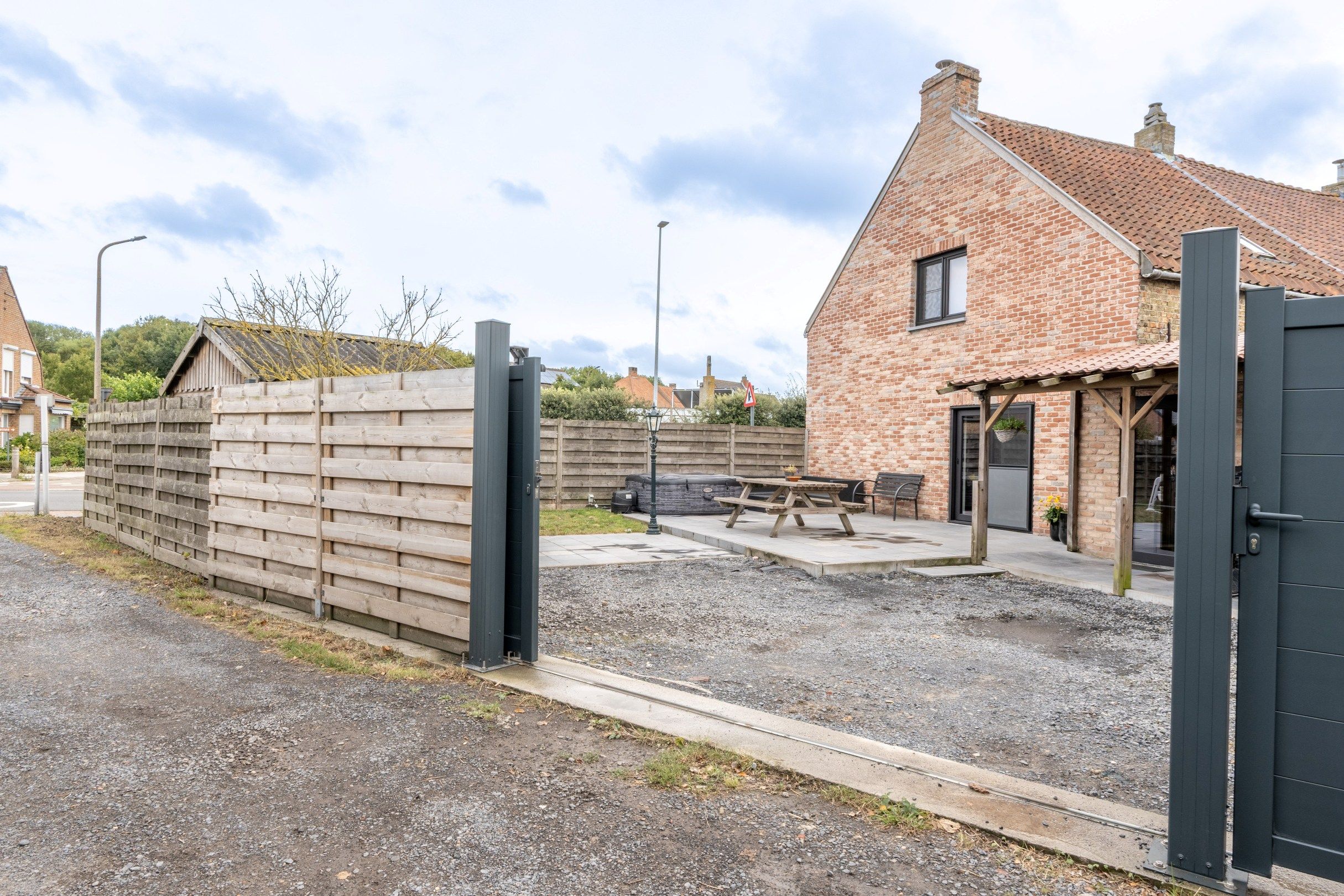 Halfopen woning met aangename tuin te Koolkerke foto 18