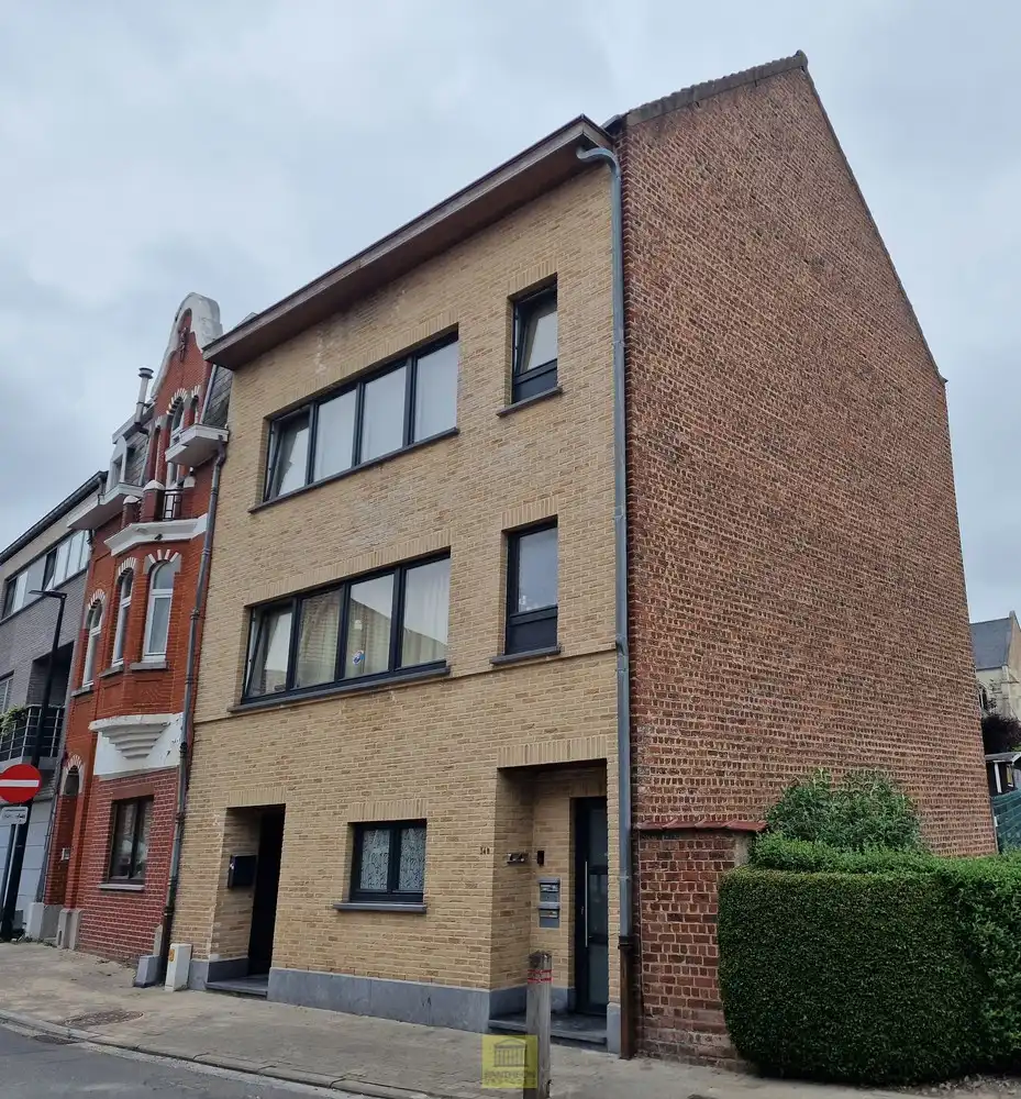 Aantrekkelijk 2-slaapkamerappartement rustig doch centraal gelegen. foto {{pictureIndex}}