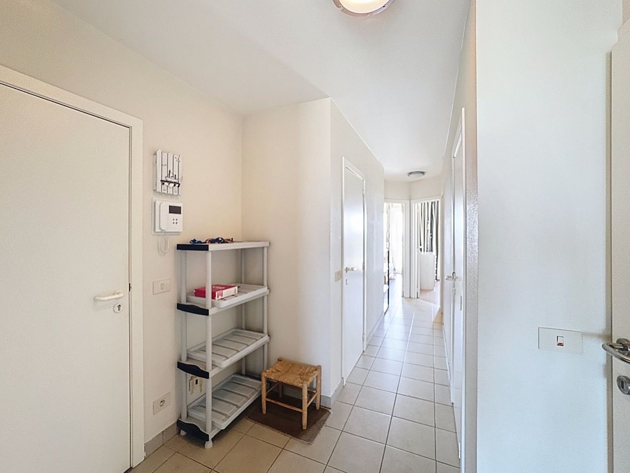 Buitengewoon ruim appartement met frontaal zeezicht en een woonkamer van maar liefst 8,12 m breed! foto 17